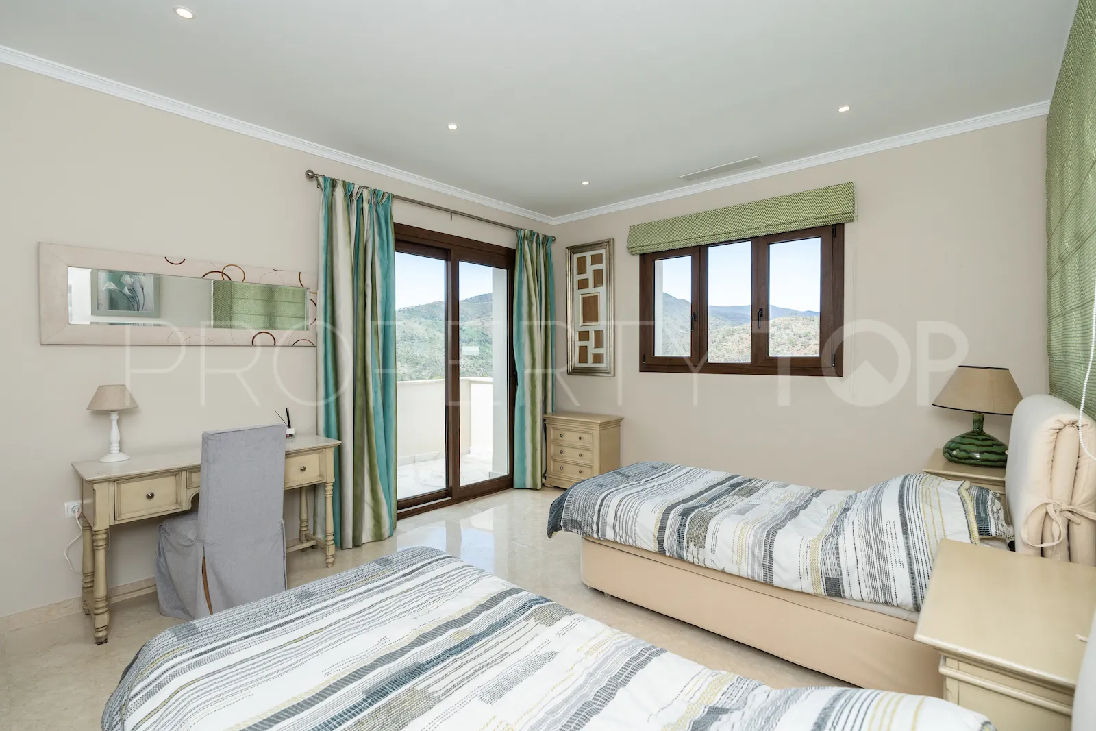 Se vende villa de 6 dormitorios en Benahavis