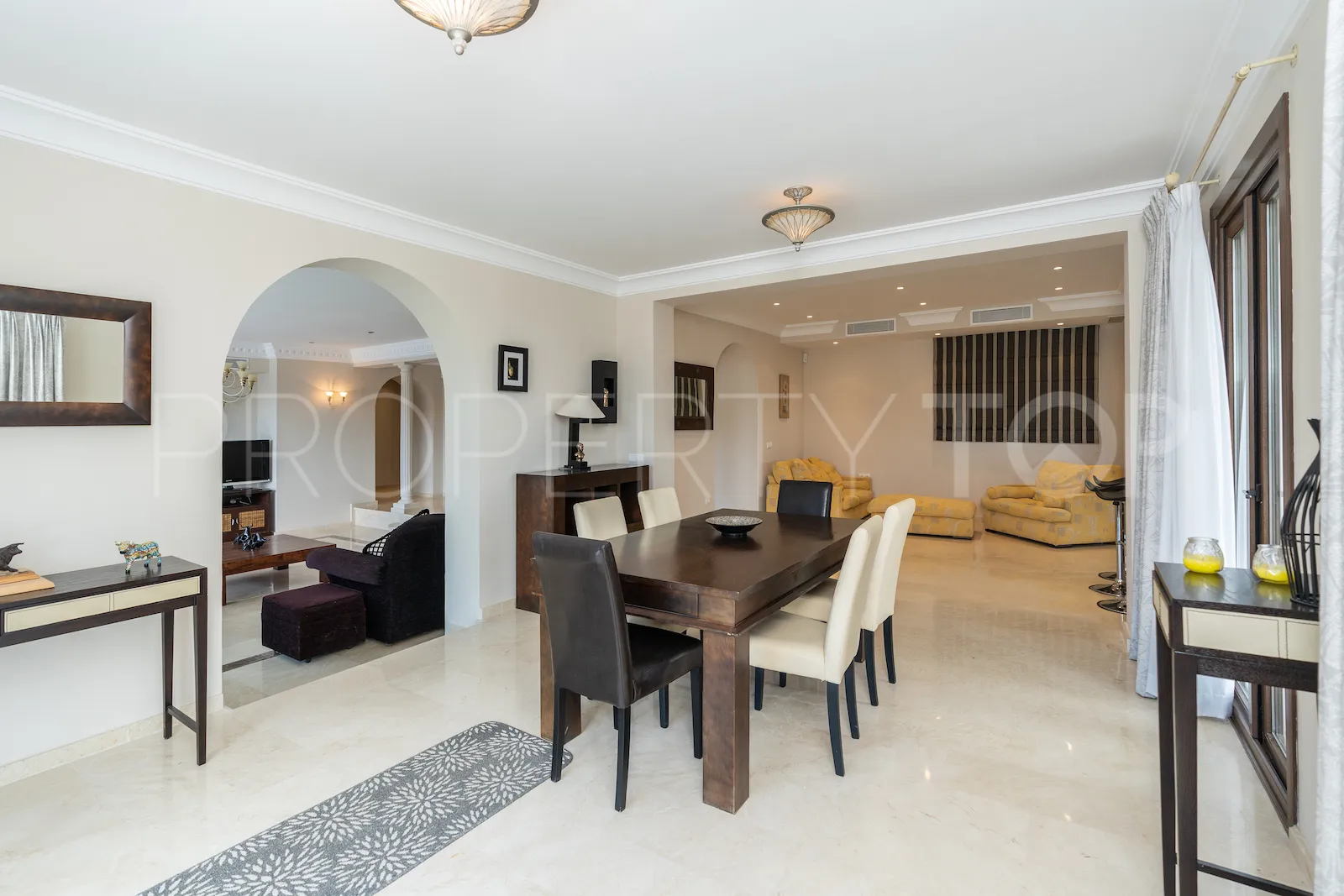 Se vende villa de 6 dormitorios en Benahavis