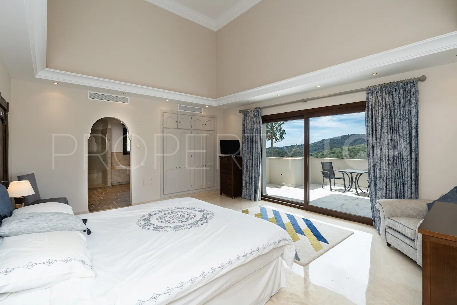 Se vende villa de 6 dormitorios en Benahavis