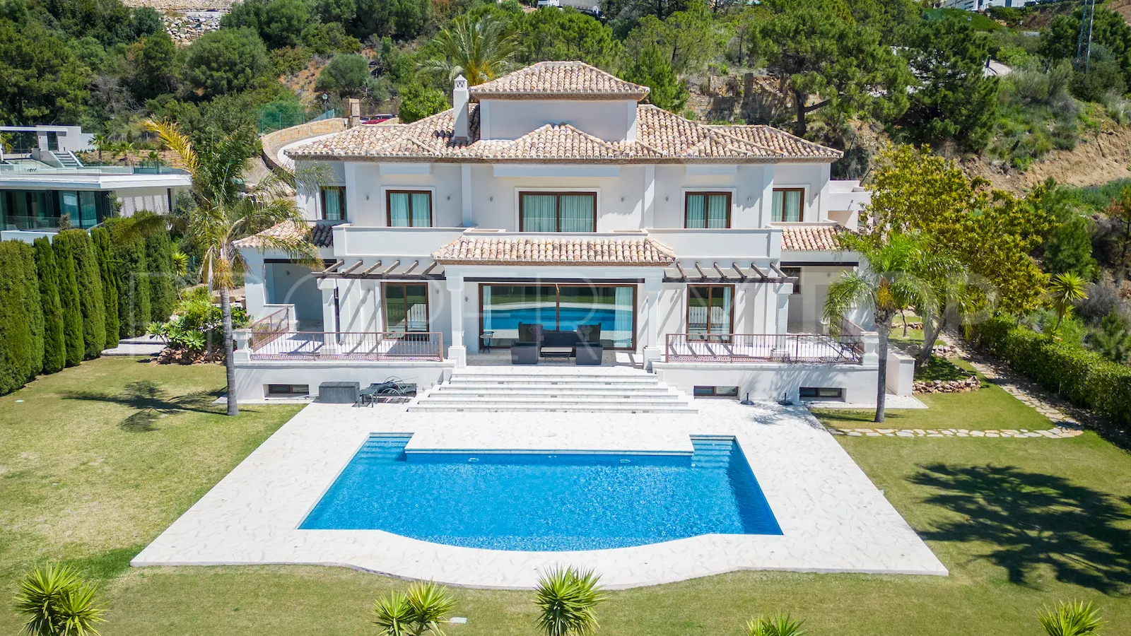 Se vende villa de 6 dormitorios en Benahavis