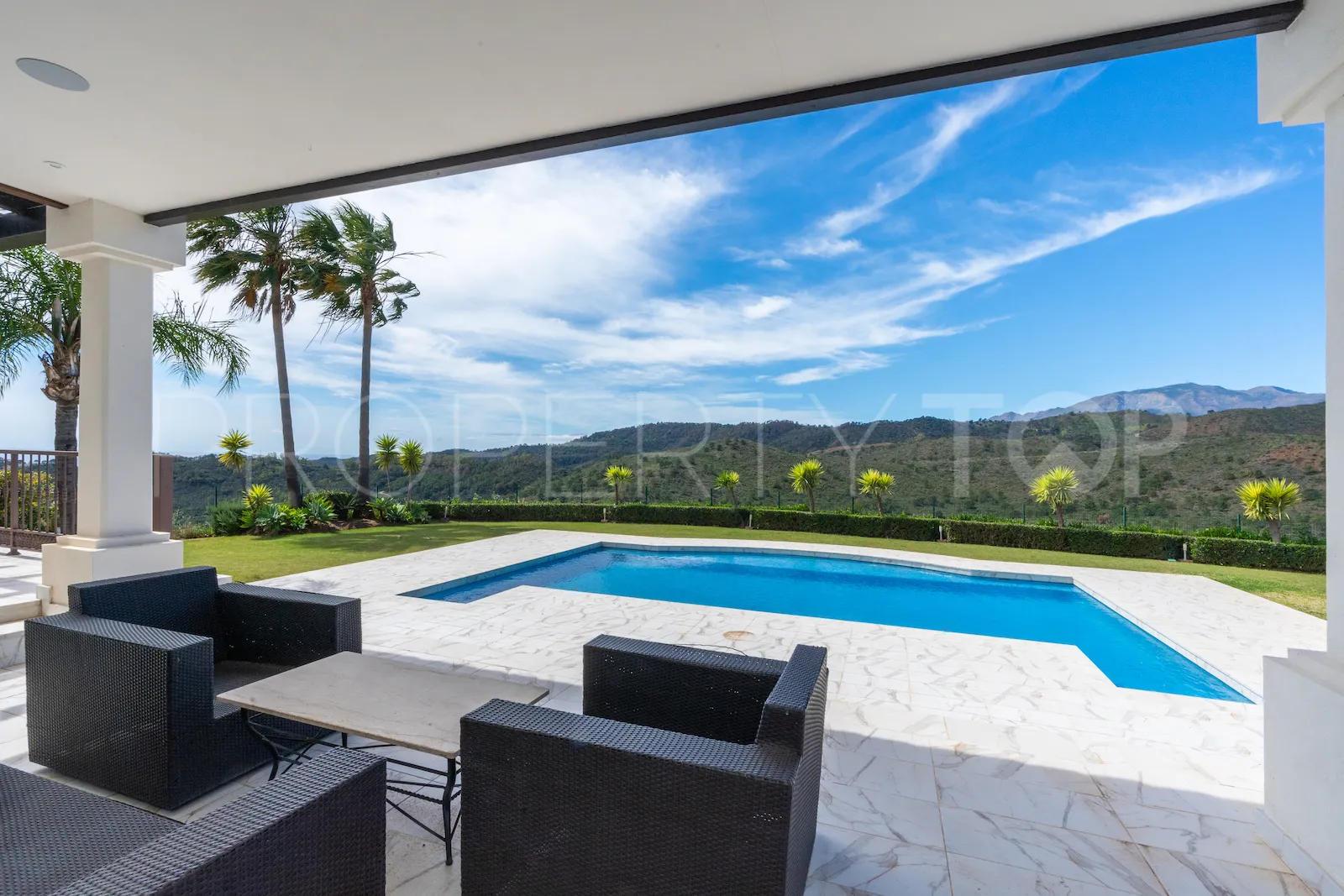Se vende villa de 6 dormitorios en Benahavis