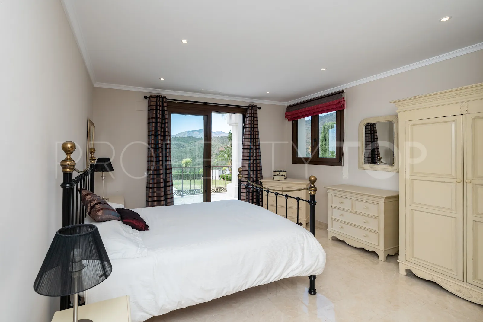 Se vende villa de 6 dormitorios en Benahavis