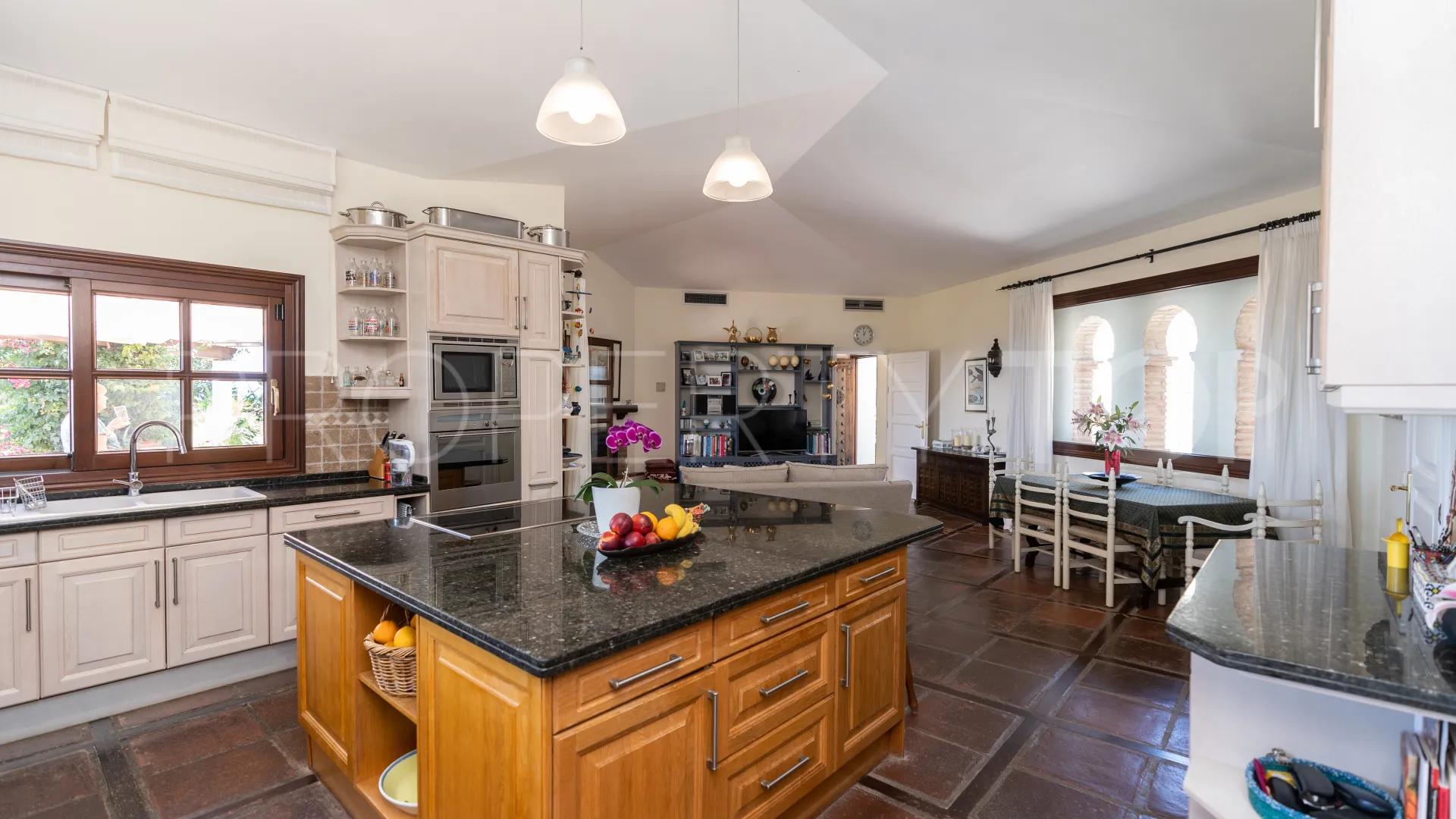 Villa en venta en Benahavis