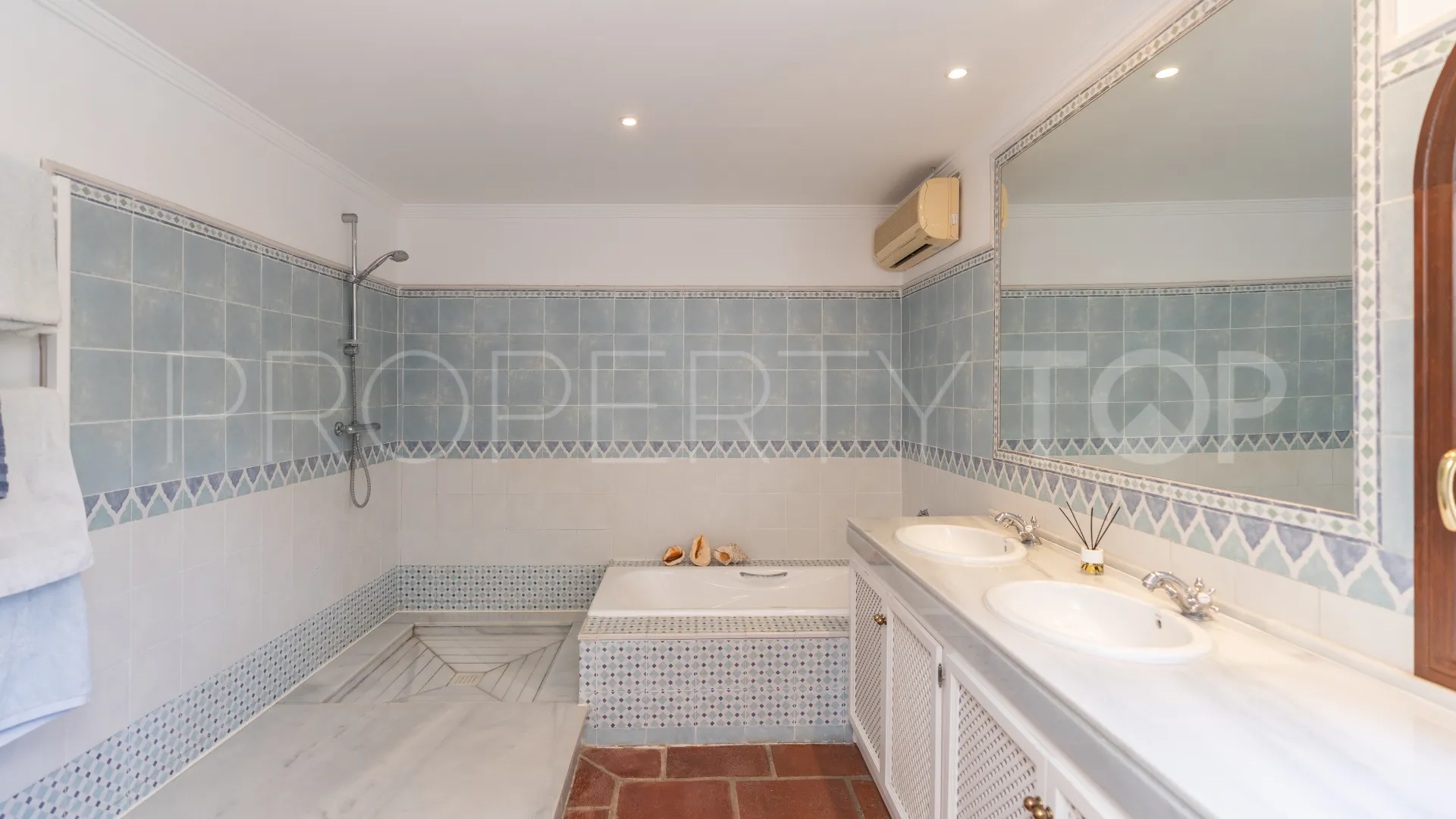 Villa en venta en Benahavis