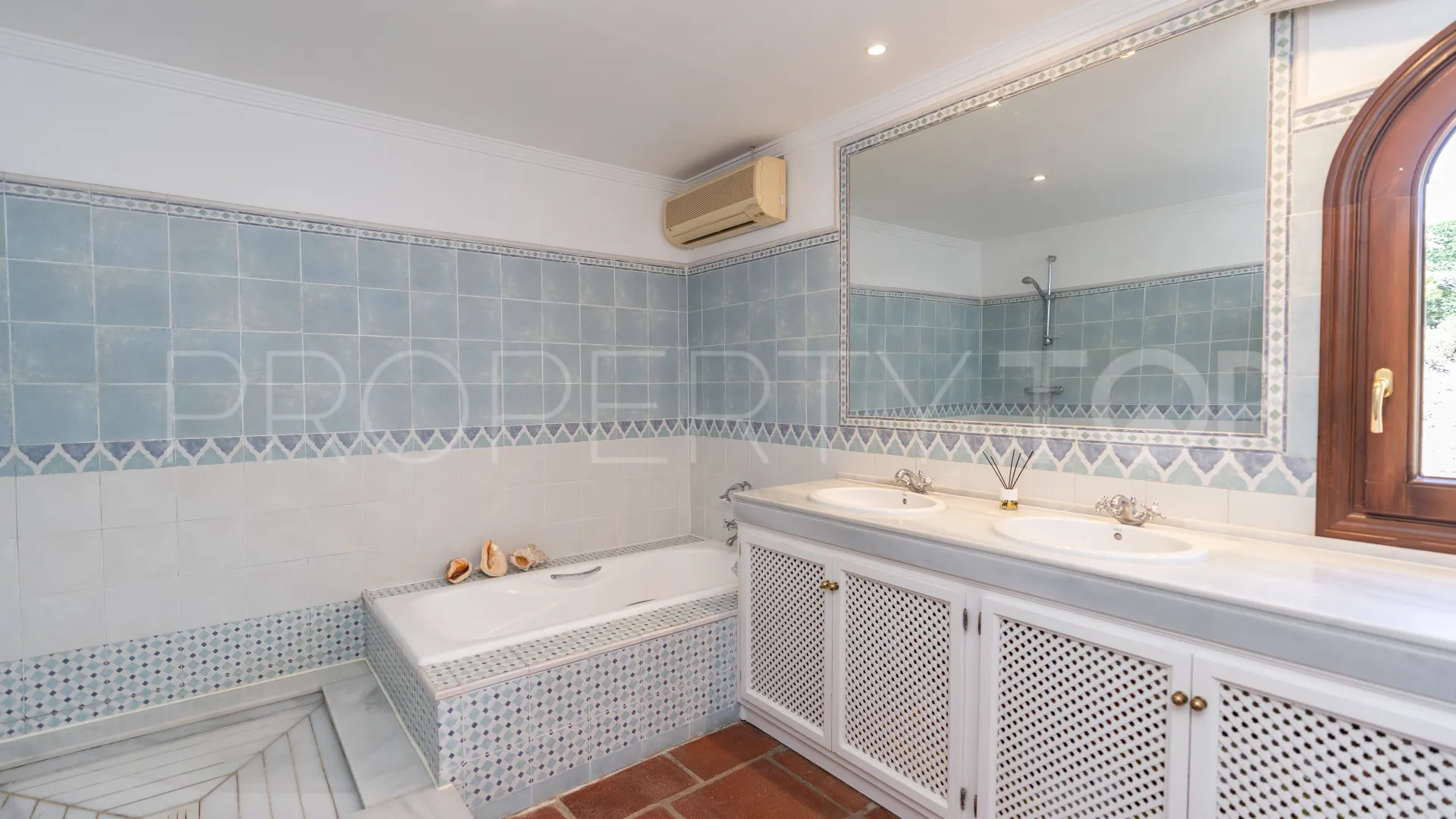 Villa en venta en Benahavis