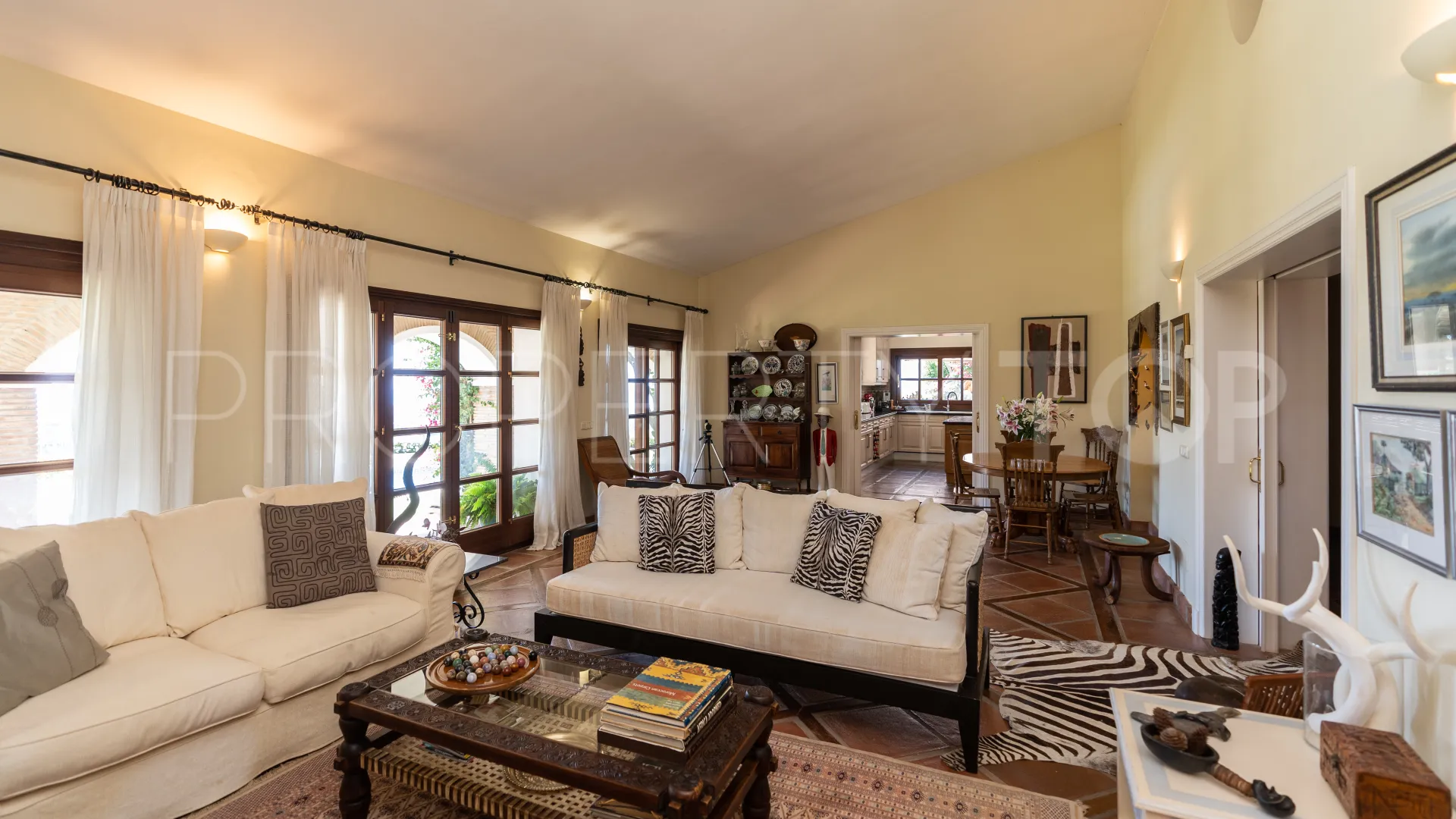 Villa en venta en Benahavis