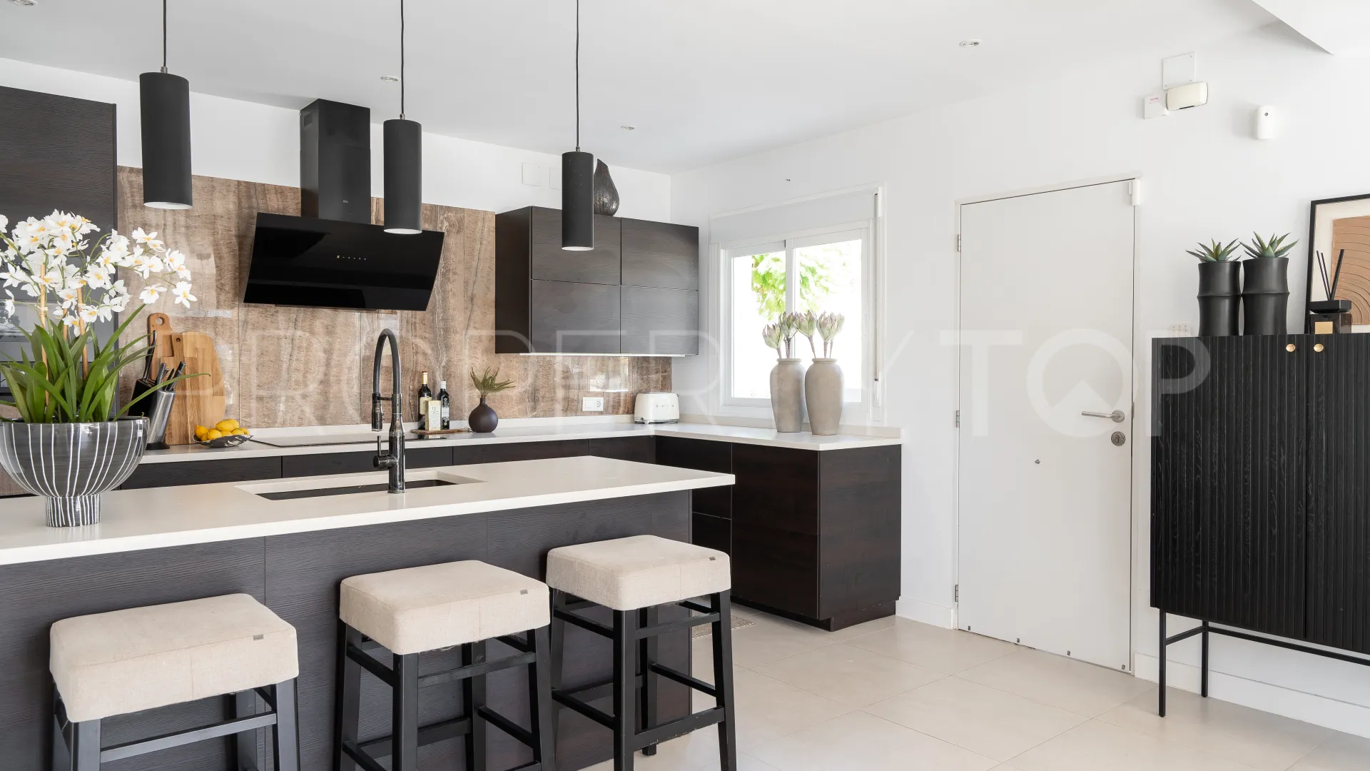 Nueva Andalucia, apartamento de 3 dormitorios en venta