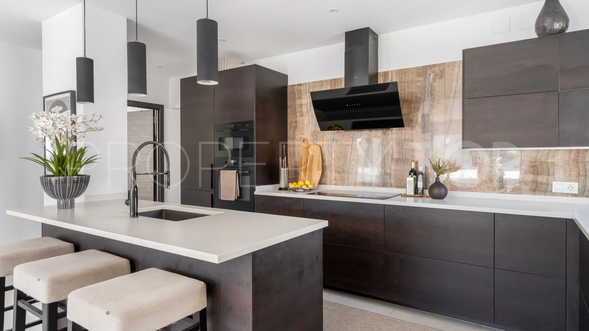 Nueva Andalucia, apartamento de 3 dormitorios en venta