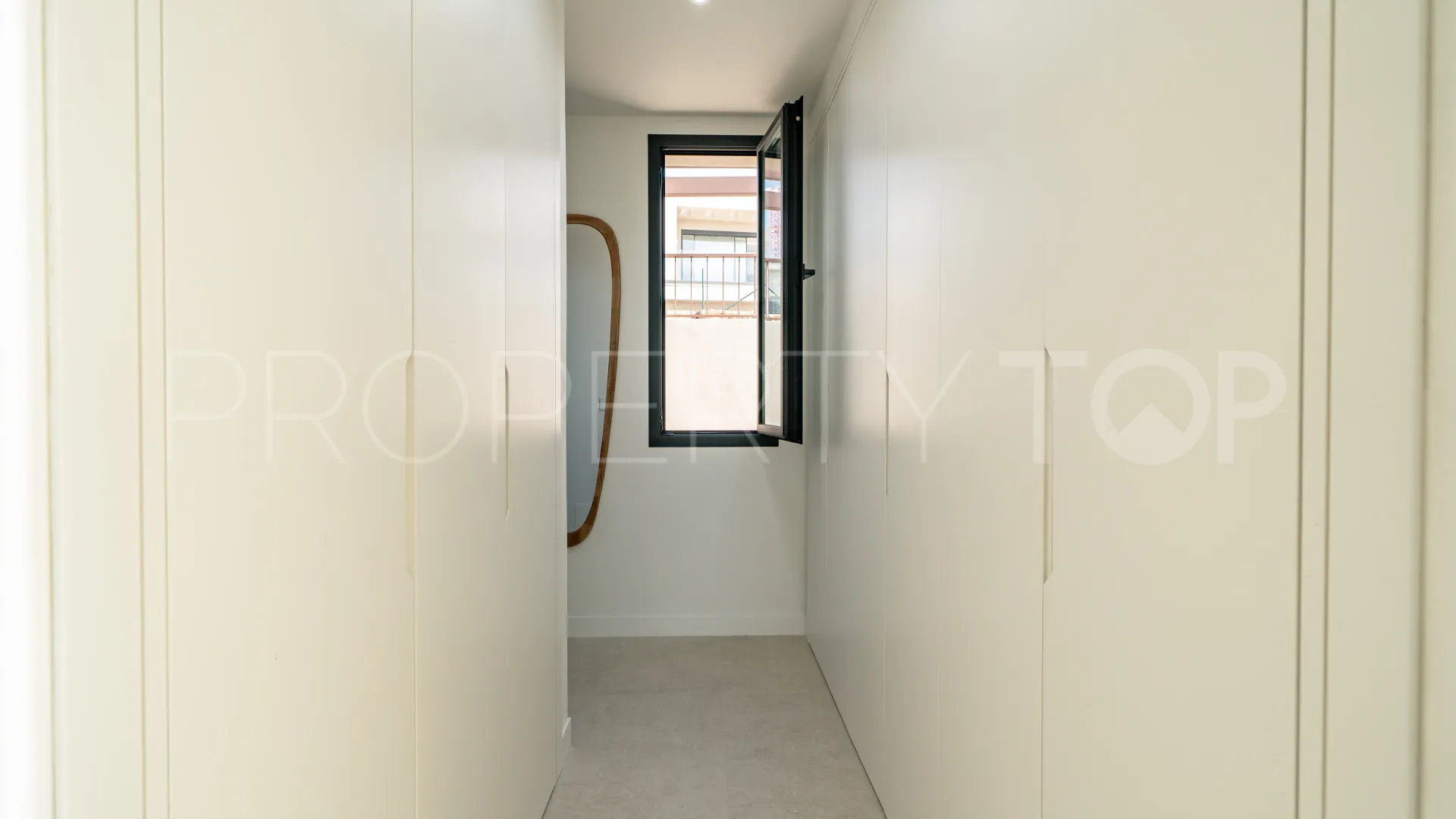 Villa de 3 dormitorios en venta en Benahavis