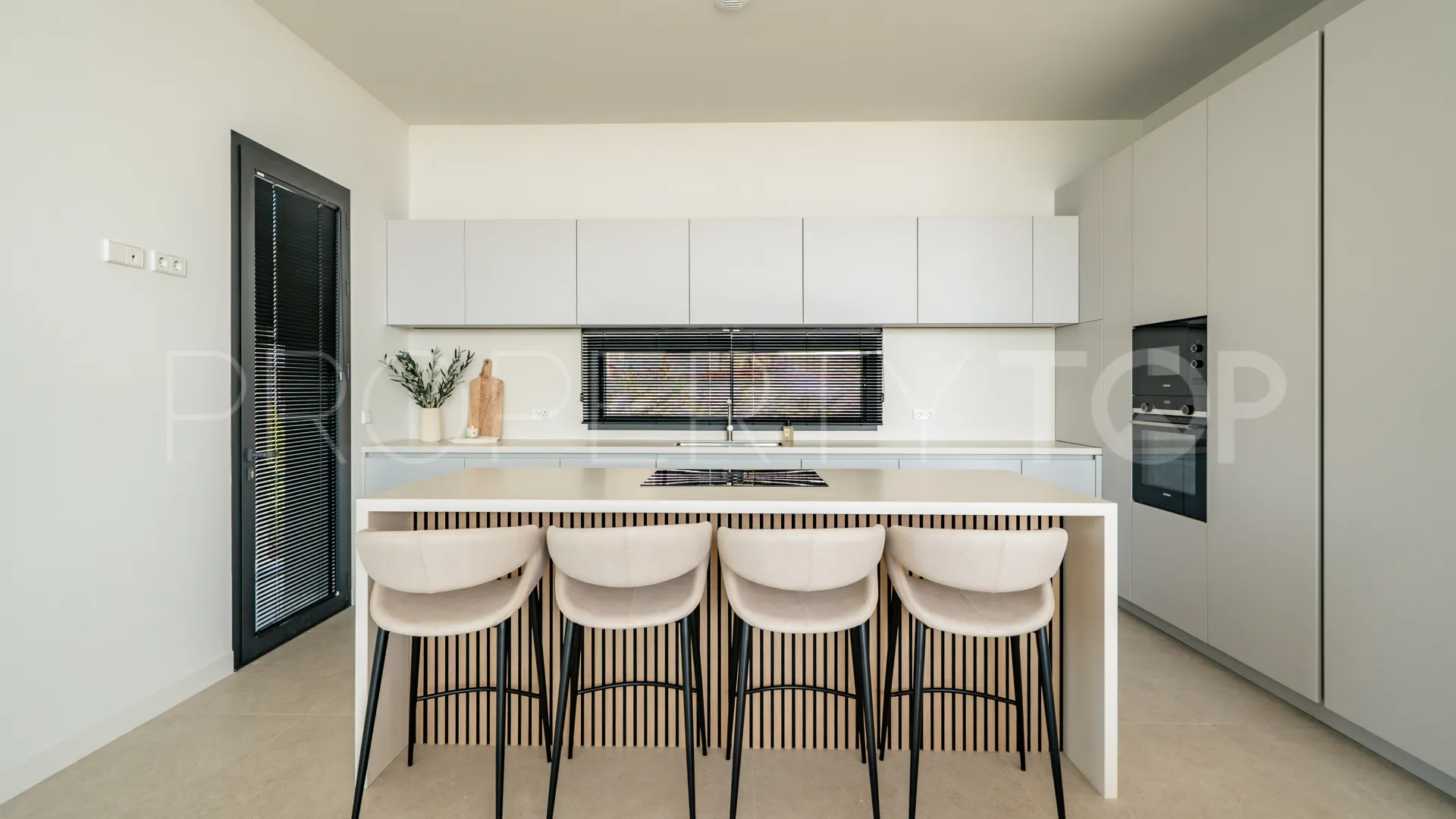 Villa de 3 dormitorios en venta en Benahavis