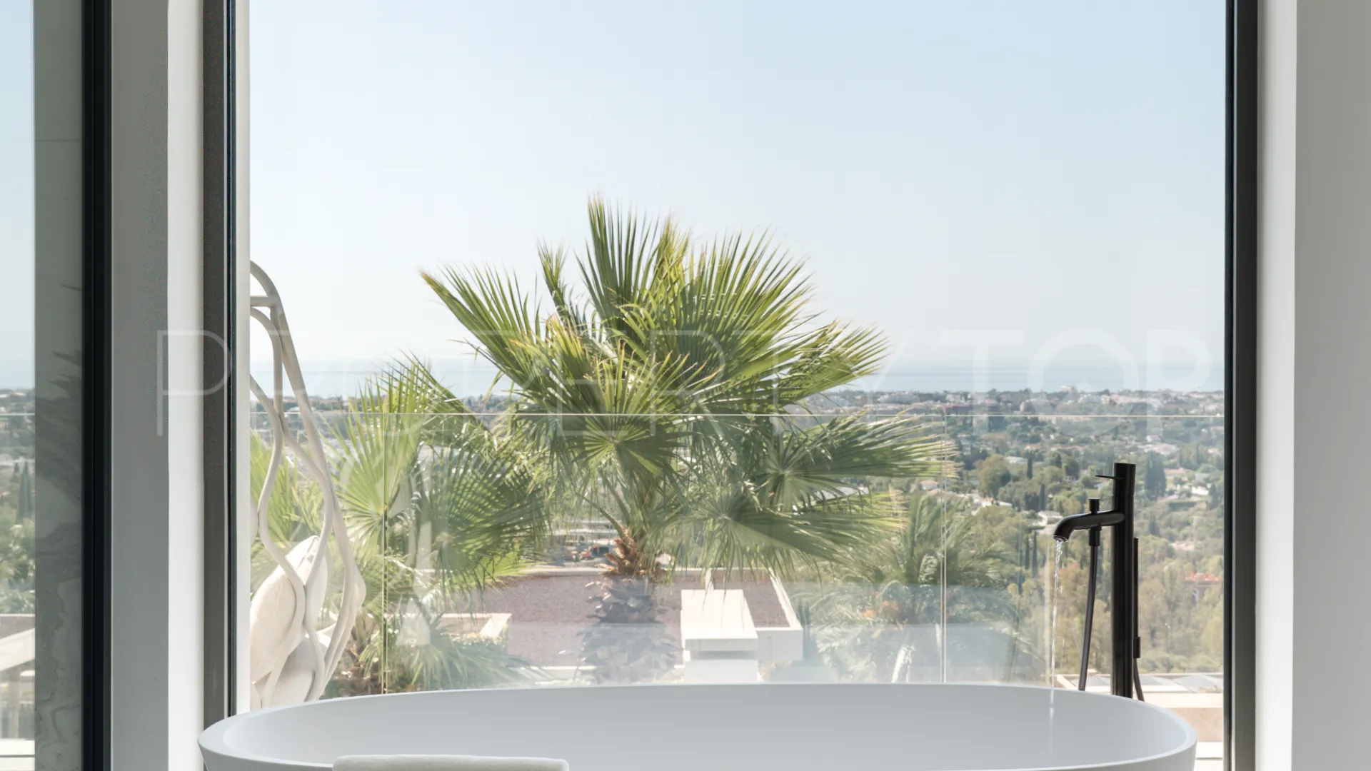 Villa en venta en La Quinta Hills con 6 dormitorios