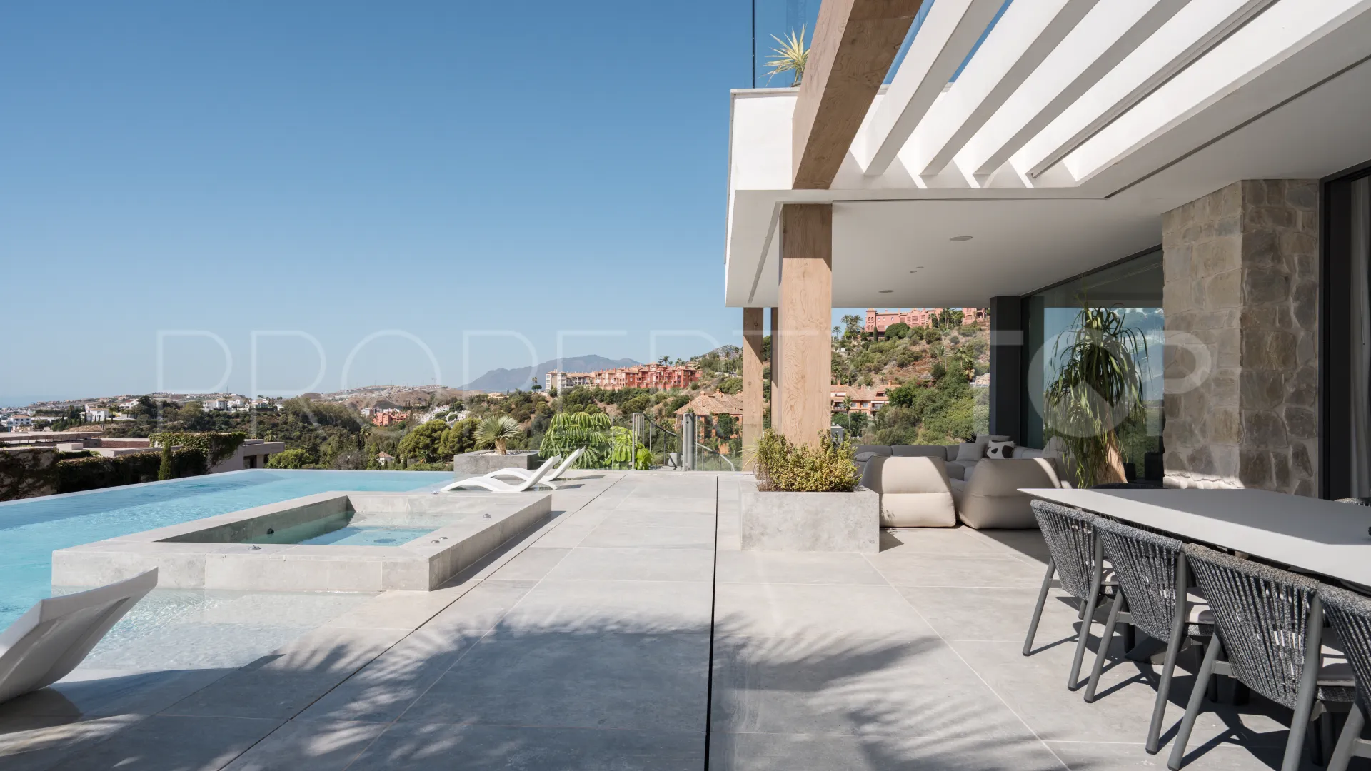Villa en venta en La Quinta Hills con 6 dormitorios