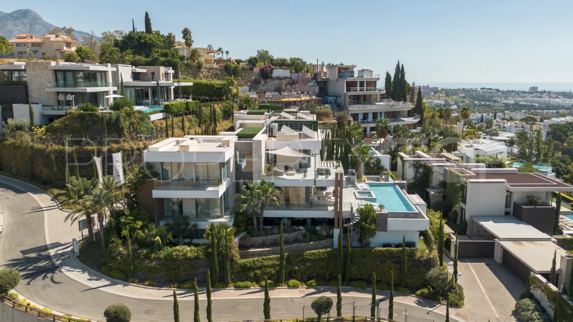 Villa en venta en La Quinta Hills con 6 dormitorios