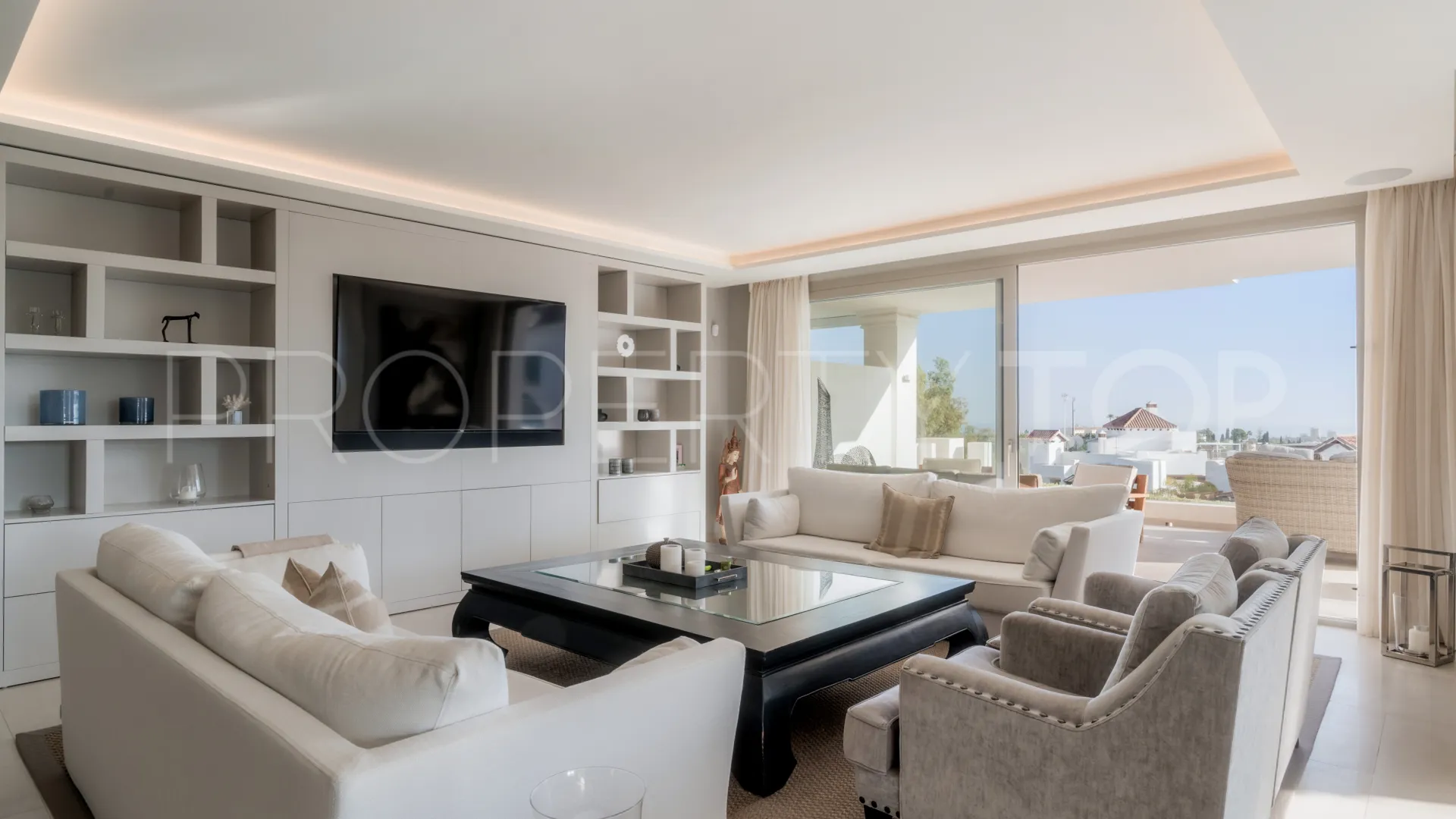 For sale 3 bedrooms apartment in 9 Lions Residences