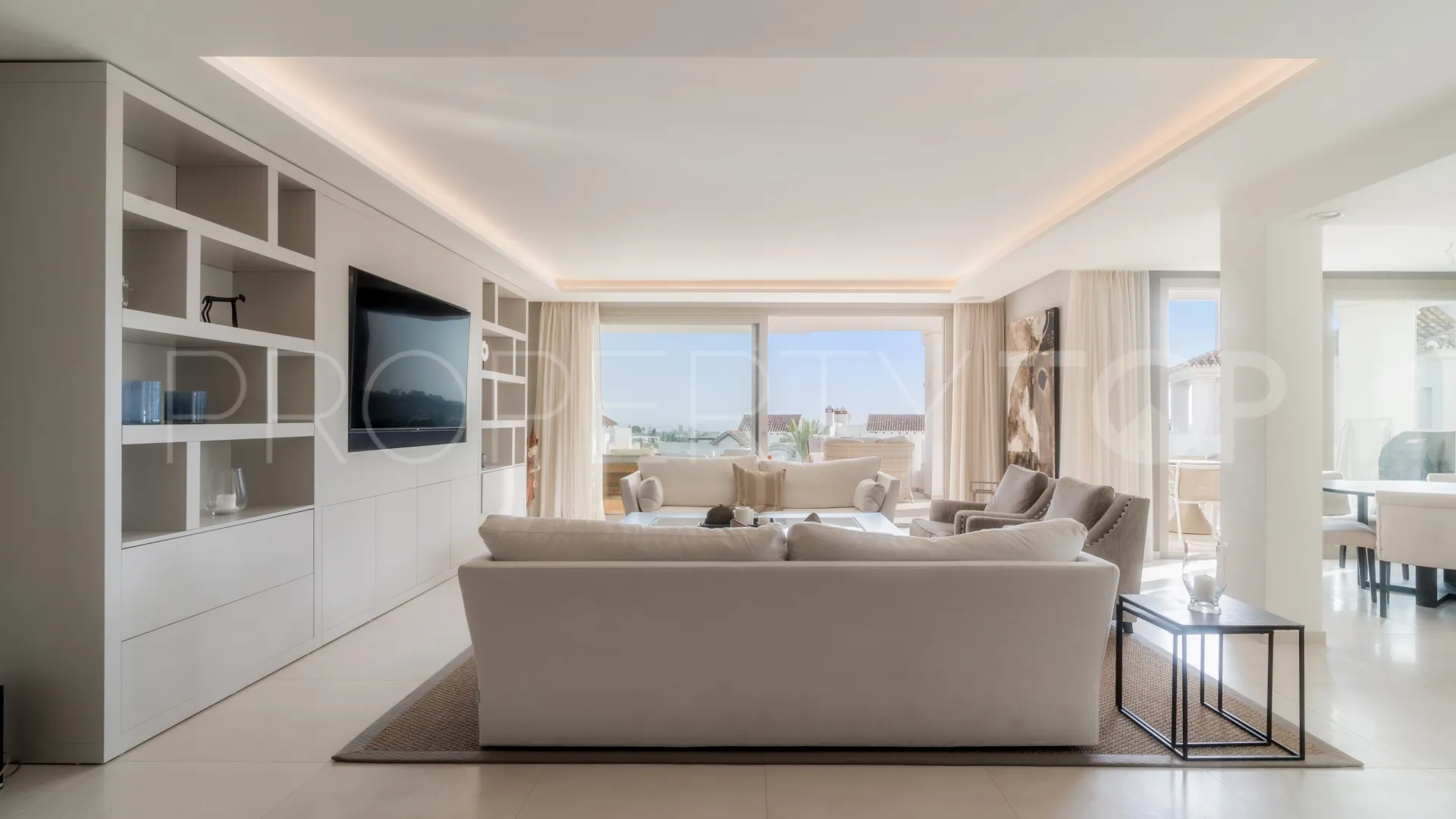 For sale 3 bedrooms apartment in 9 Lions Residences