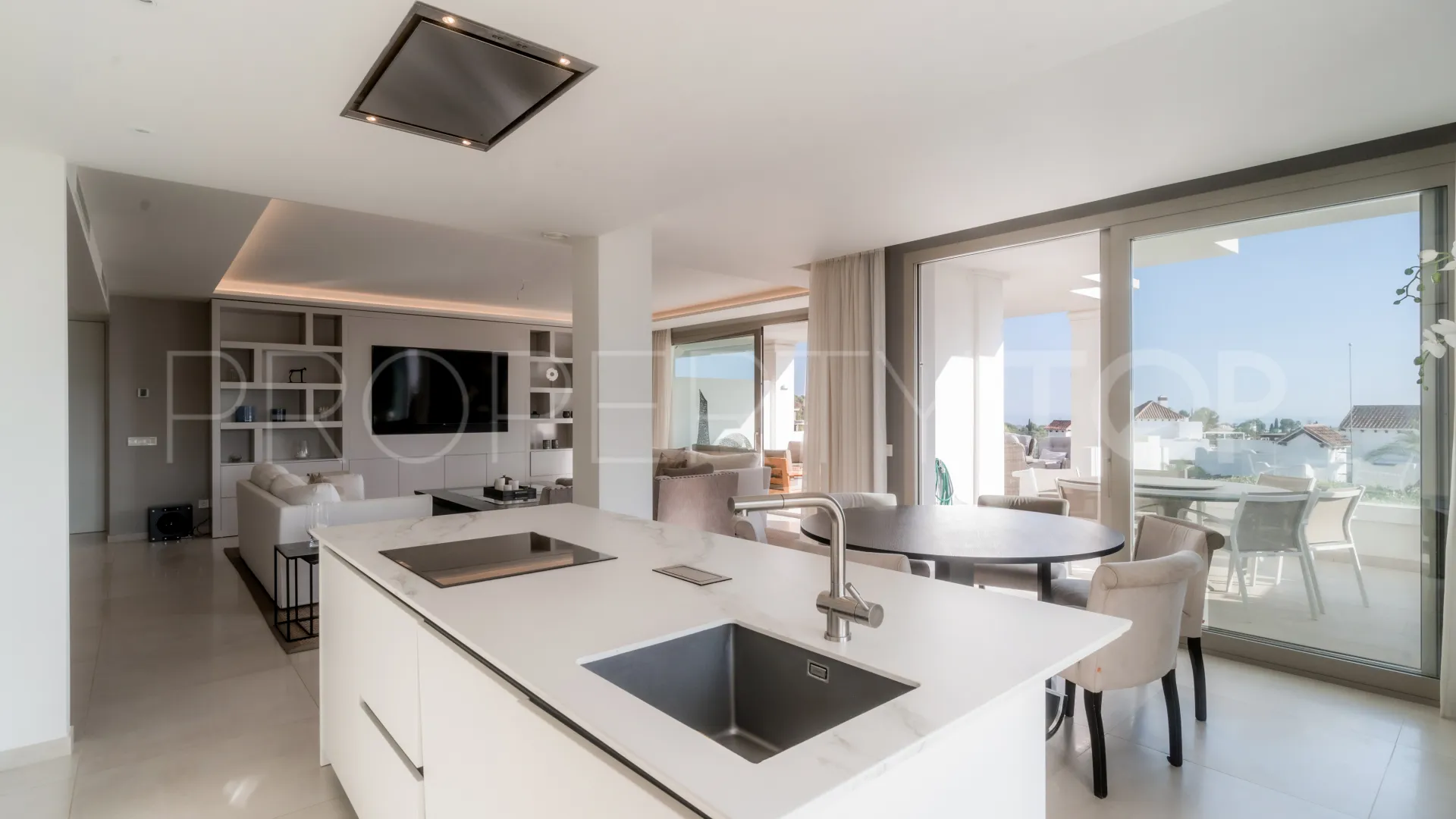 For sale 3 bedrooms apartment in 9 Lions Residences
