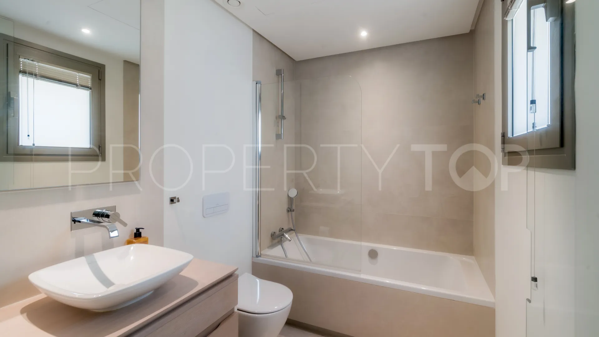 For sale 3 bedrooms apartment in 9 Lions Residences