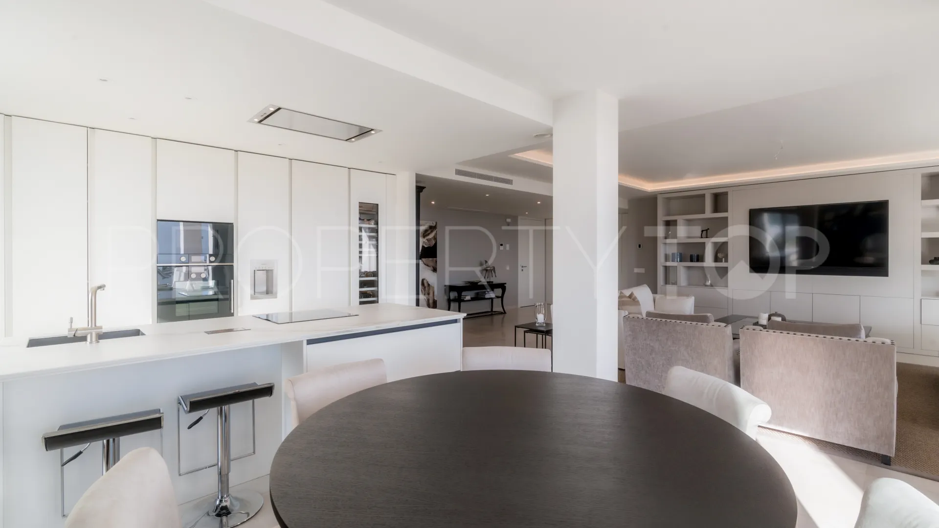 For sale 3 bedrooms apartment in 9 Lions Residences
