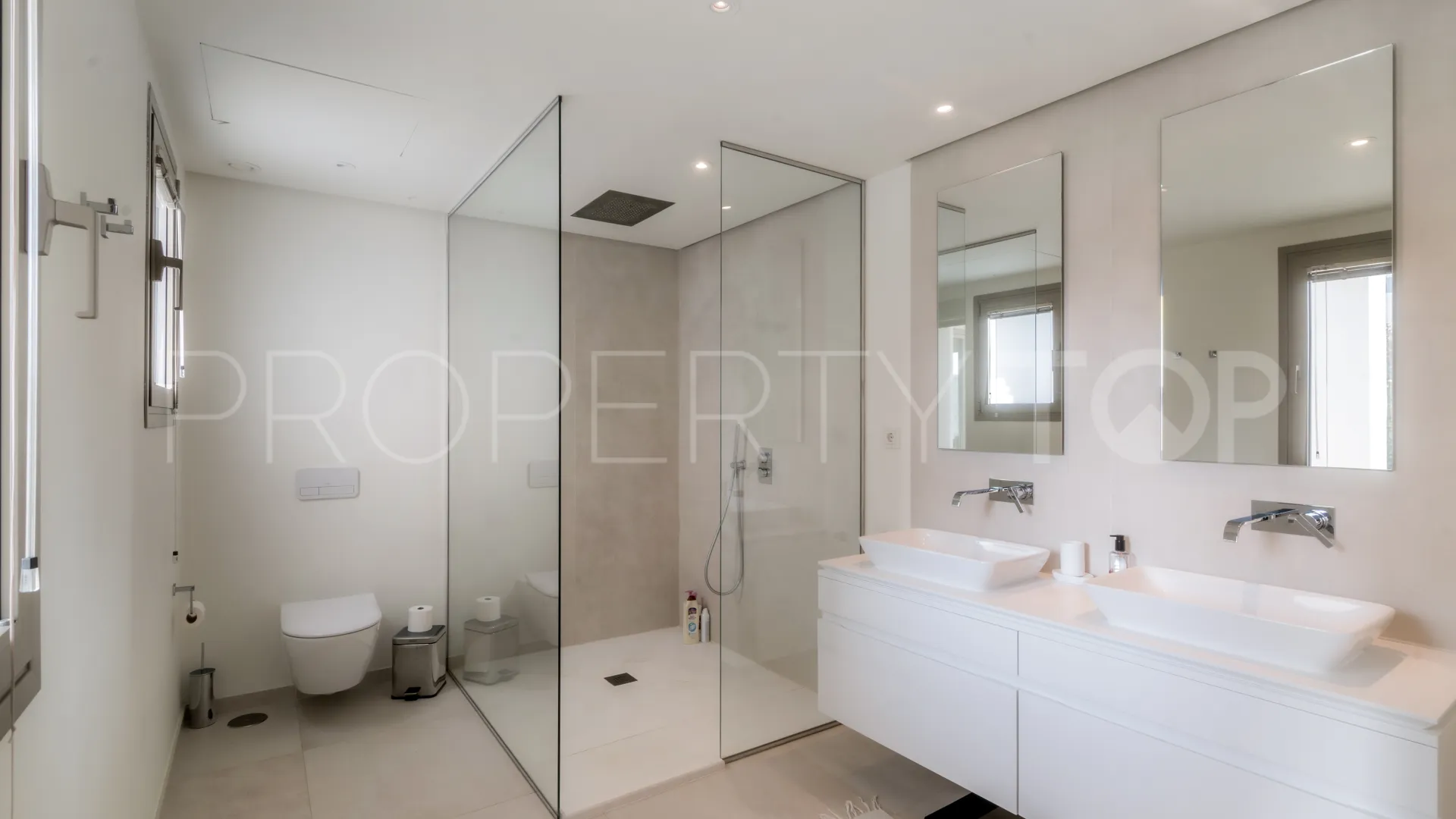 For sale 3 bedrooms apartment in 9 Lions Residences