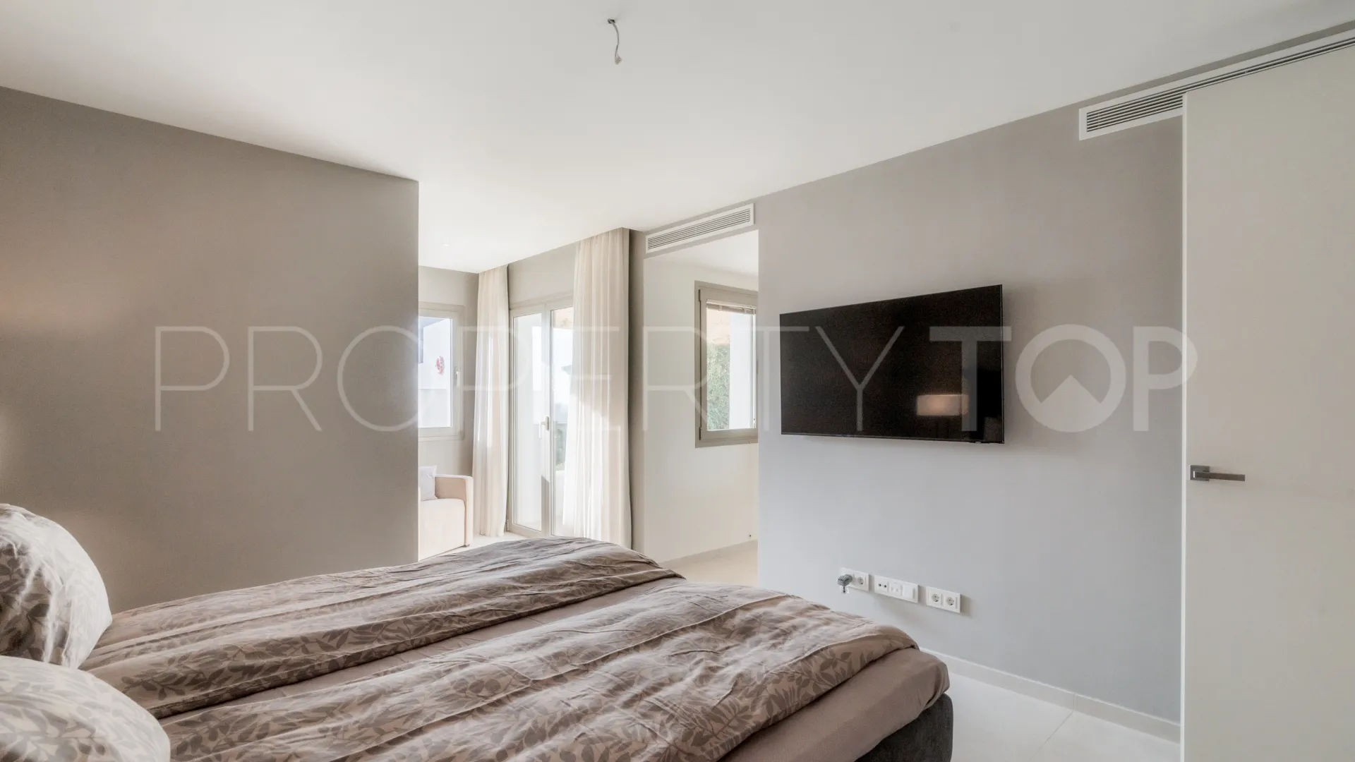 For sale 3 bedrooms apartment in 9 Lions Residences