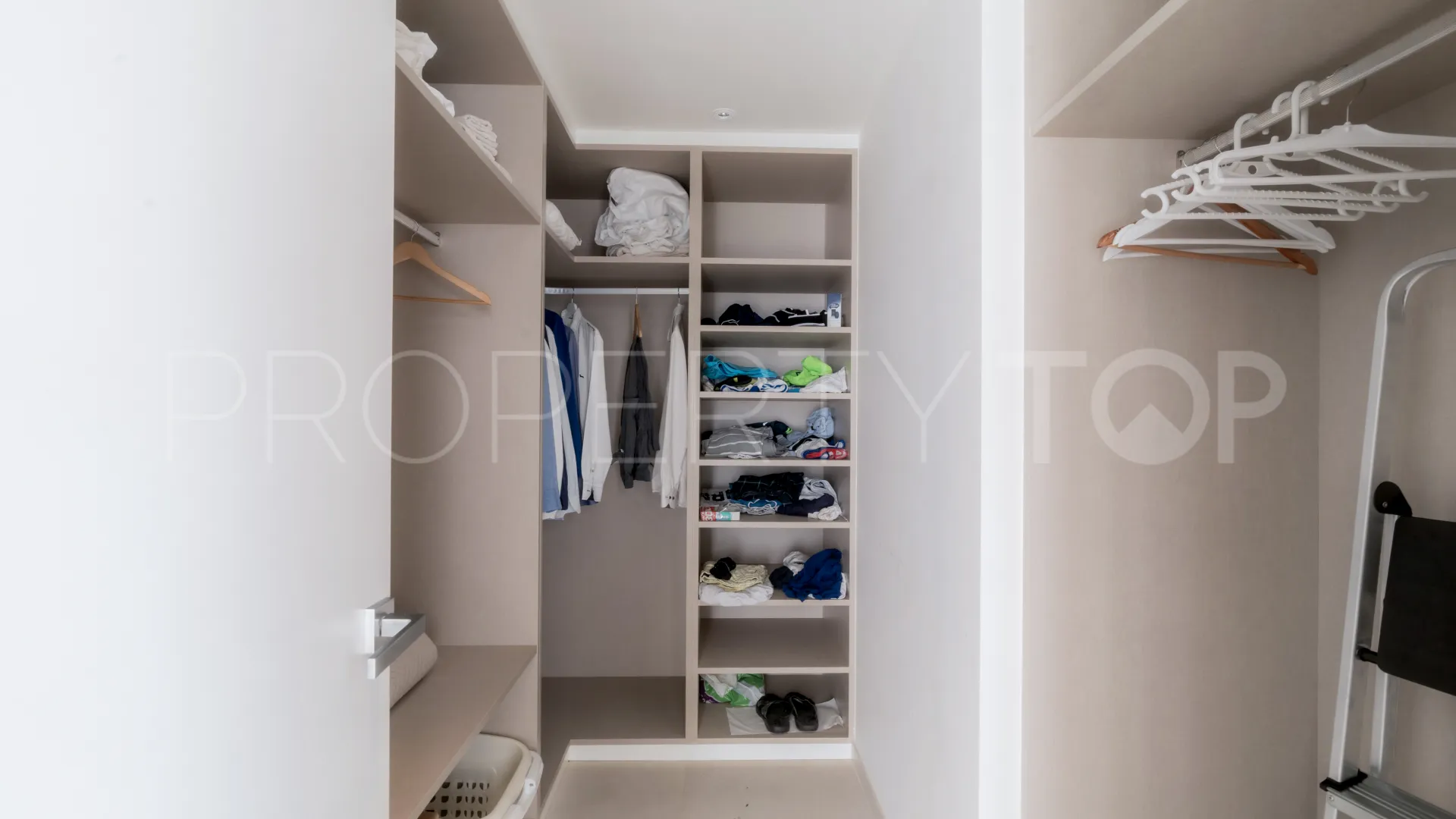 For sale 3 bedrooms apartment in 9 Lions Residences