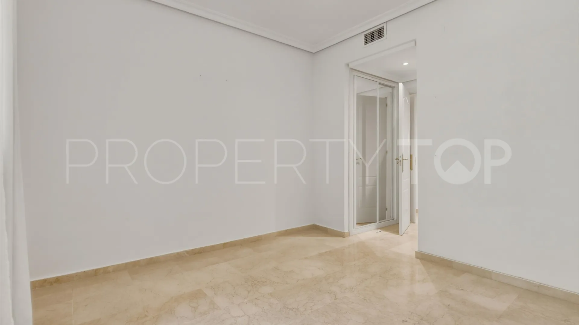 For sale ground floor apartment in Marbella Golden Mile