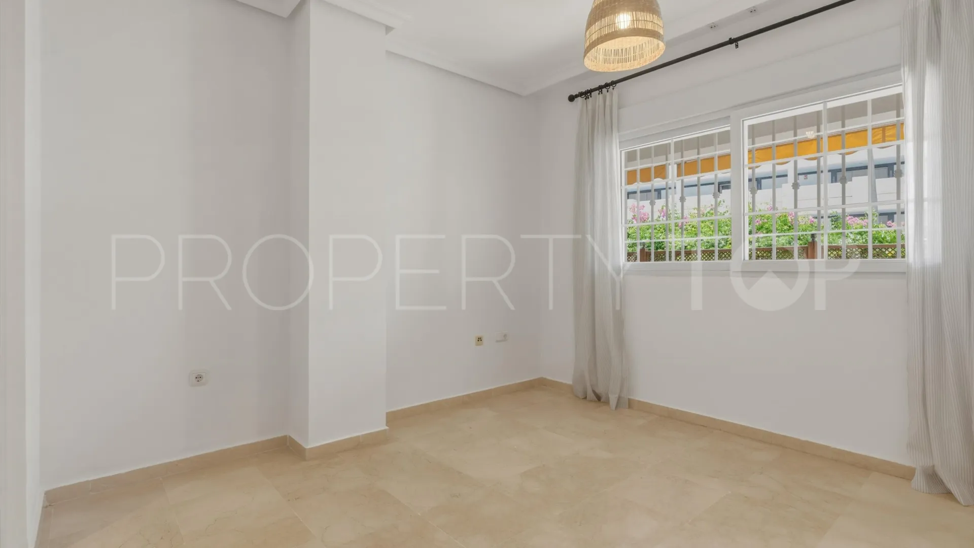For sale ground floor apartment in Marbella Golden Mile