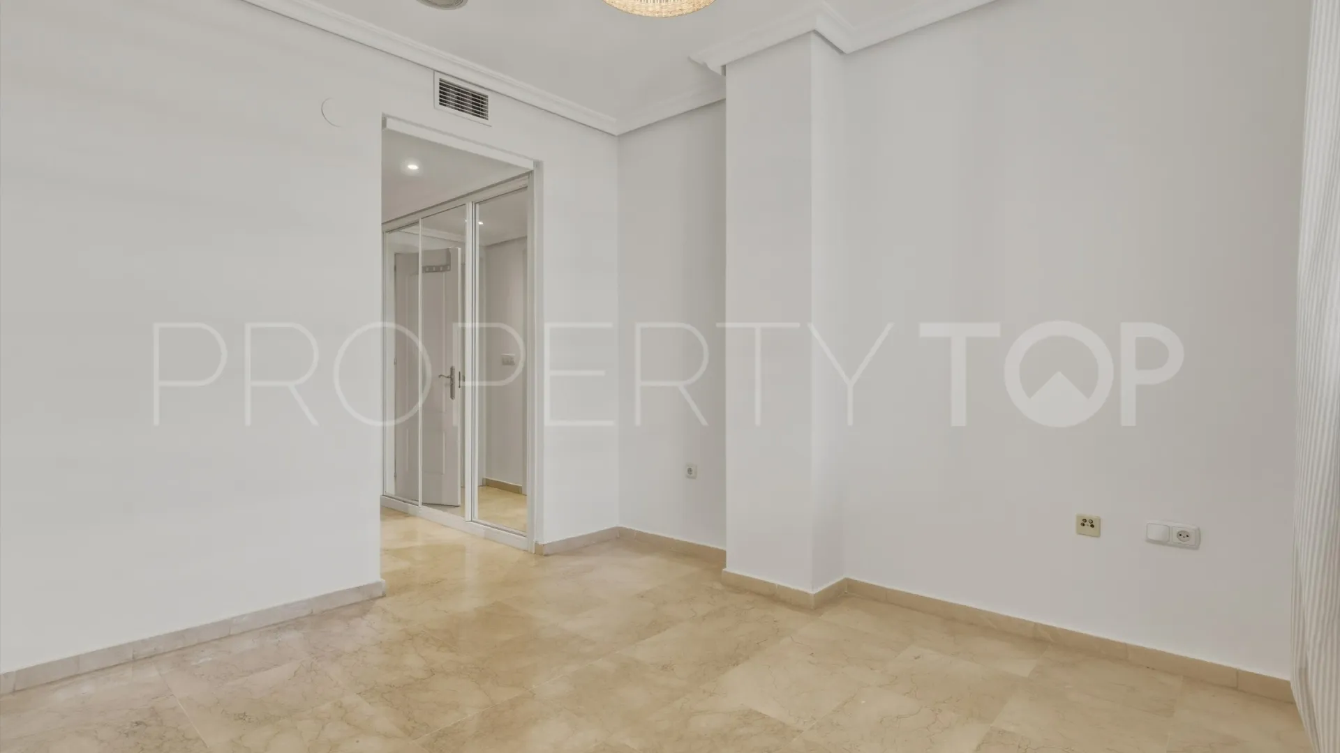 For sale ground floor apartment in Marbella Golden Mile
