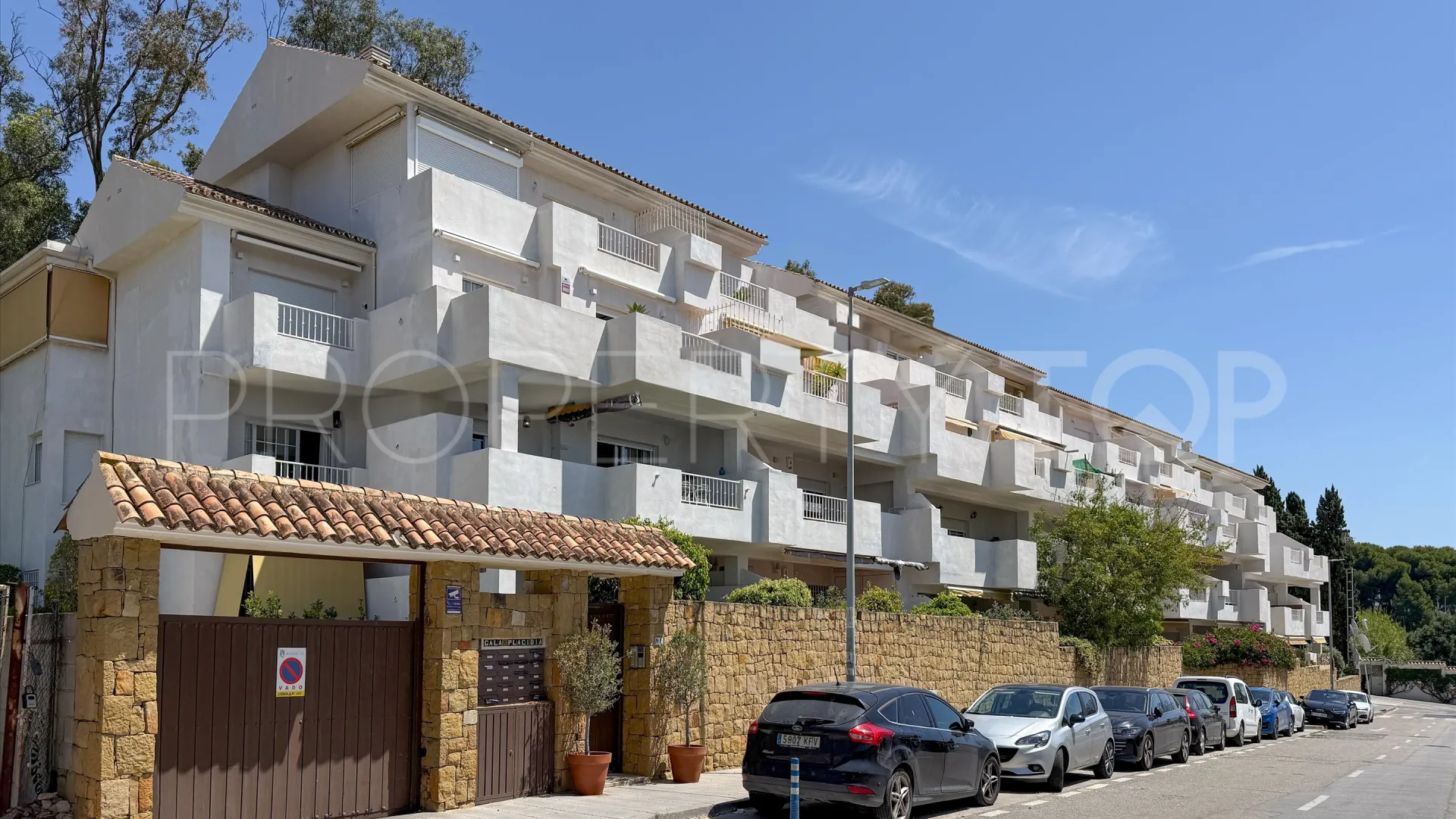 For sale ground floor apartment in Marbella Golden Mile