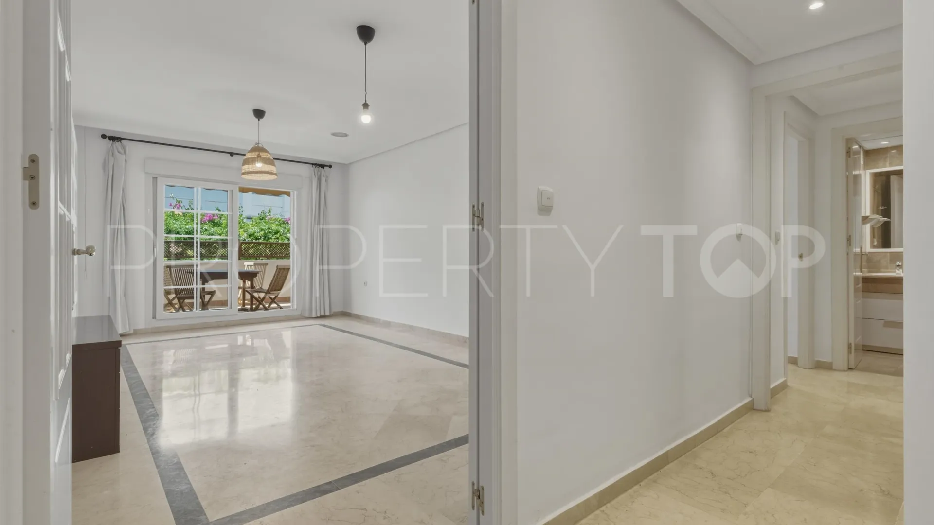For sale ground floor apartment in Marbella Golden Mile