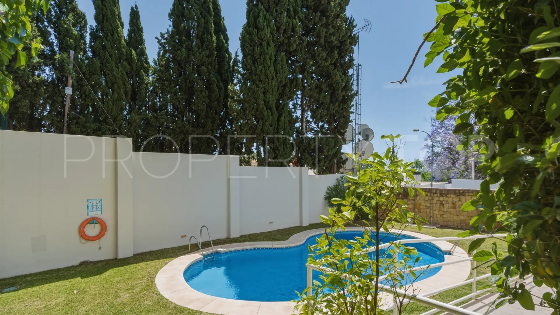 For sale ground floor apartment in Marbella Golden Mile