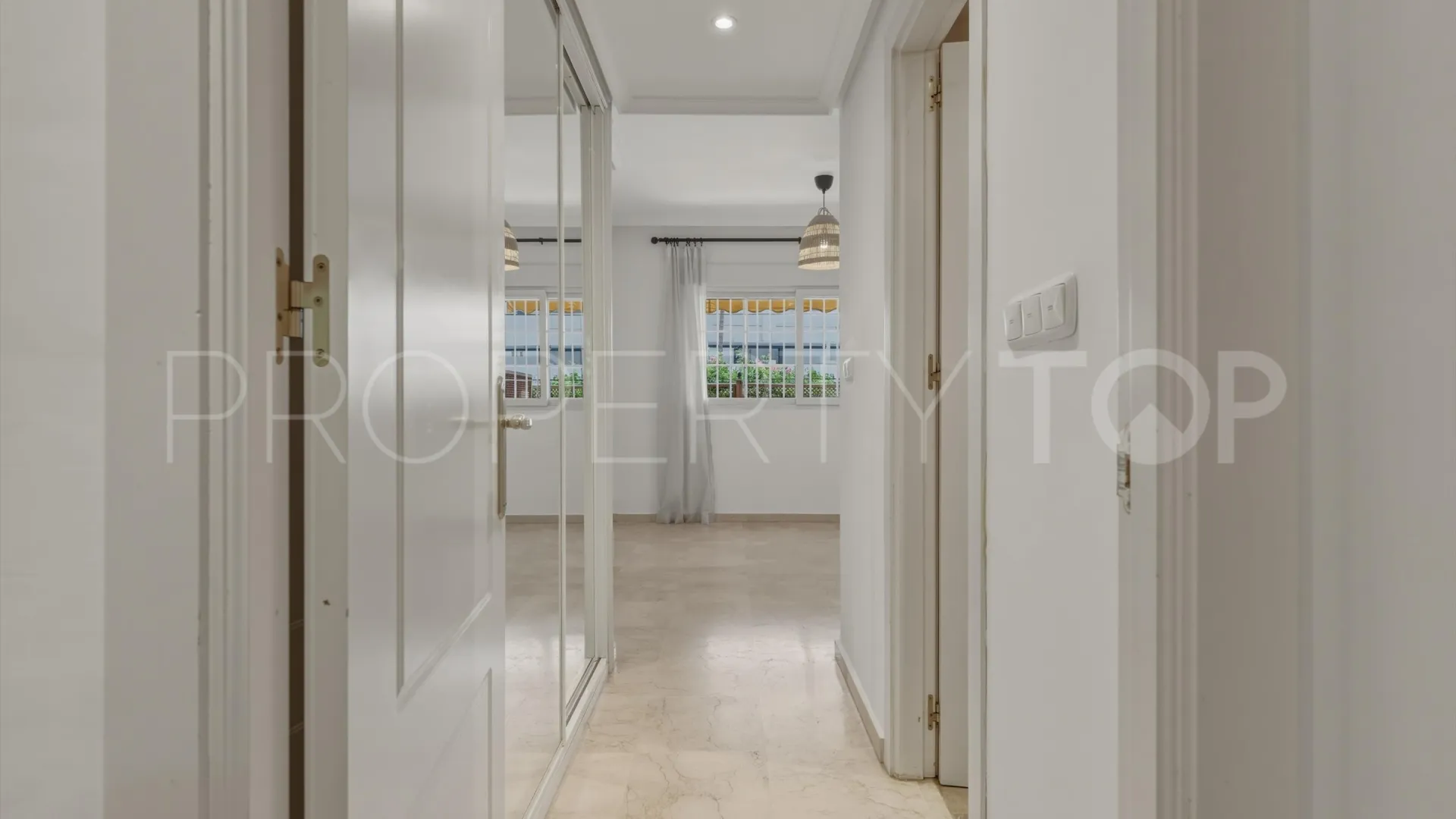 For sale ground floor apartment in Marbella Golden Mile