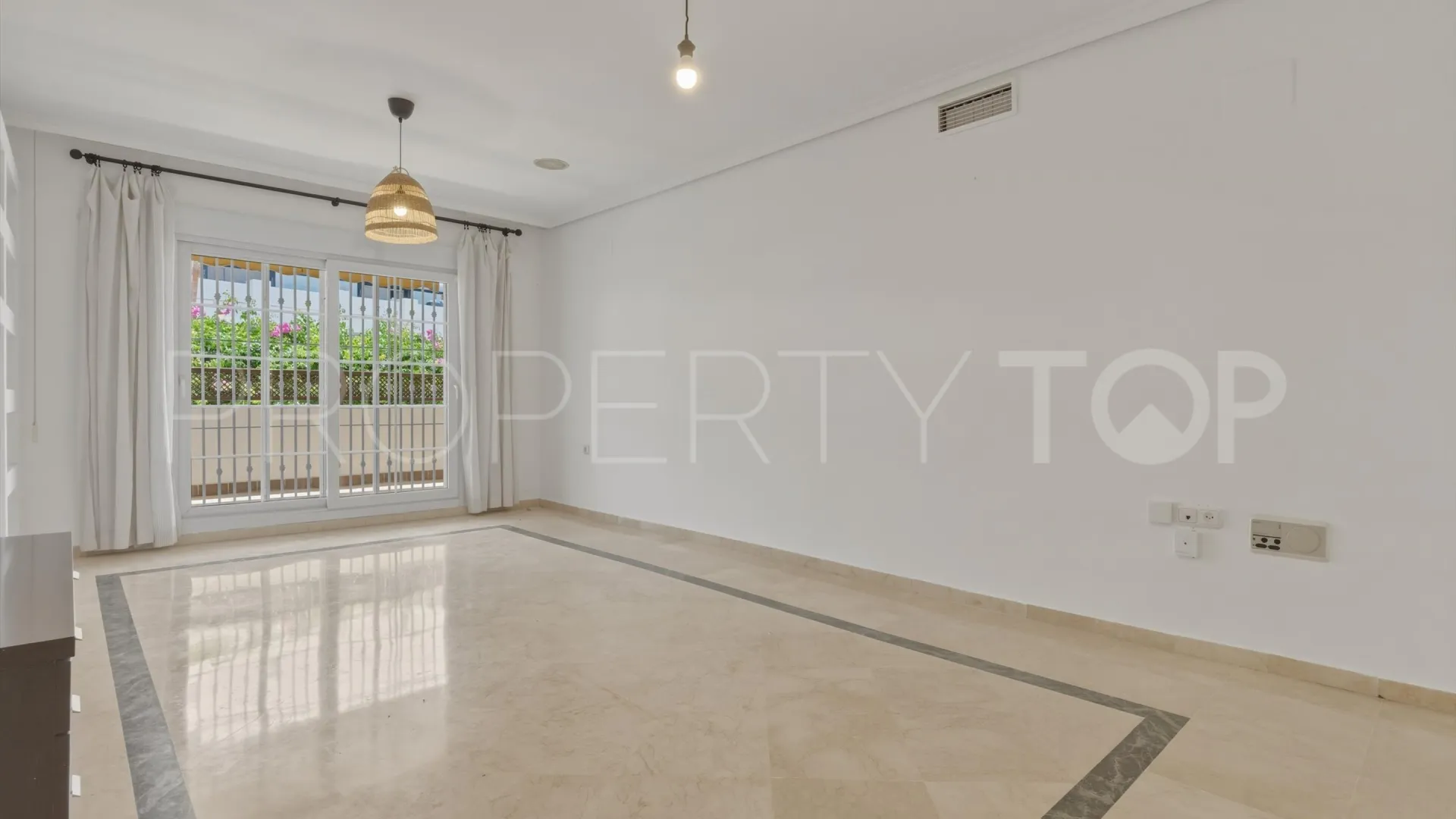 For sale ground floor apartment in Marbella Golden Mile