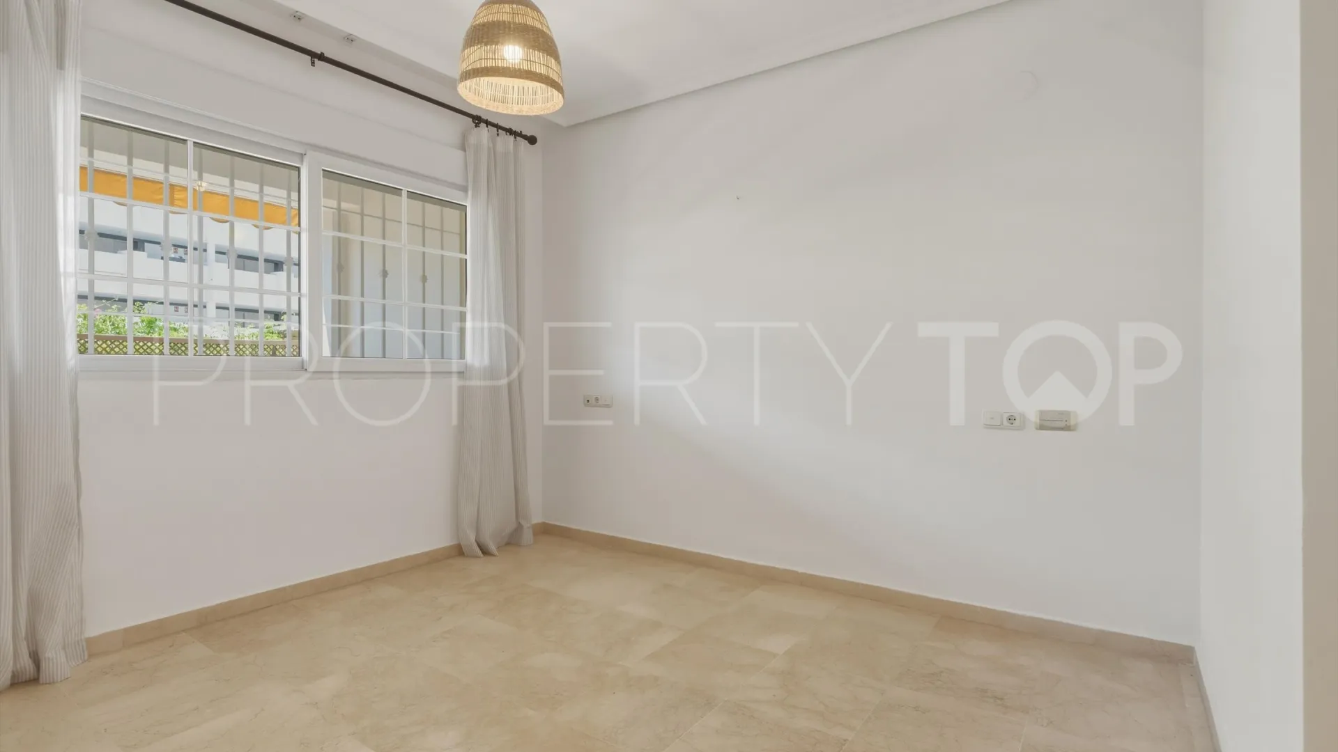 For sale ground floor apartment in Marbella Golden Mile