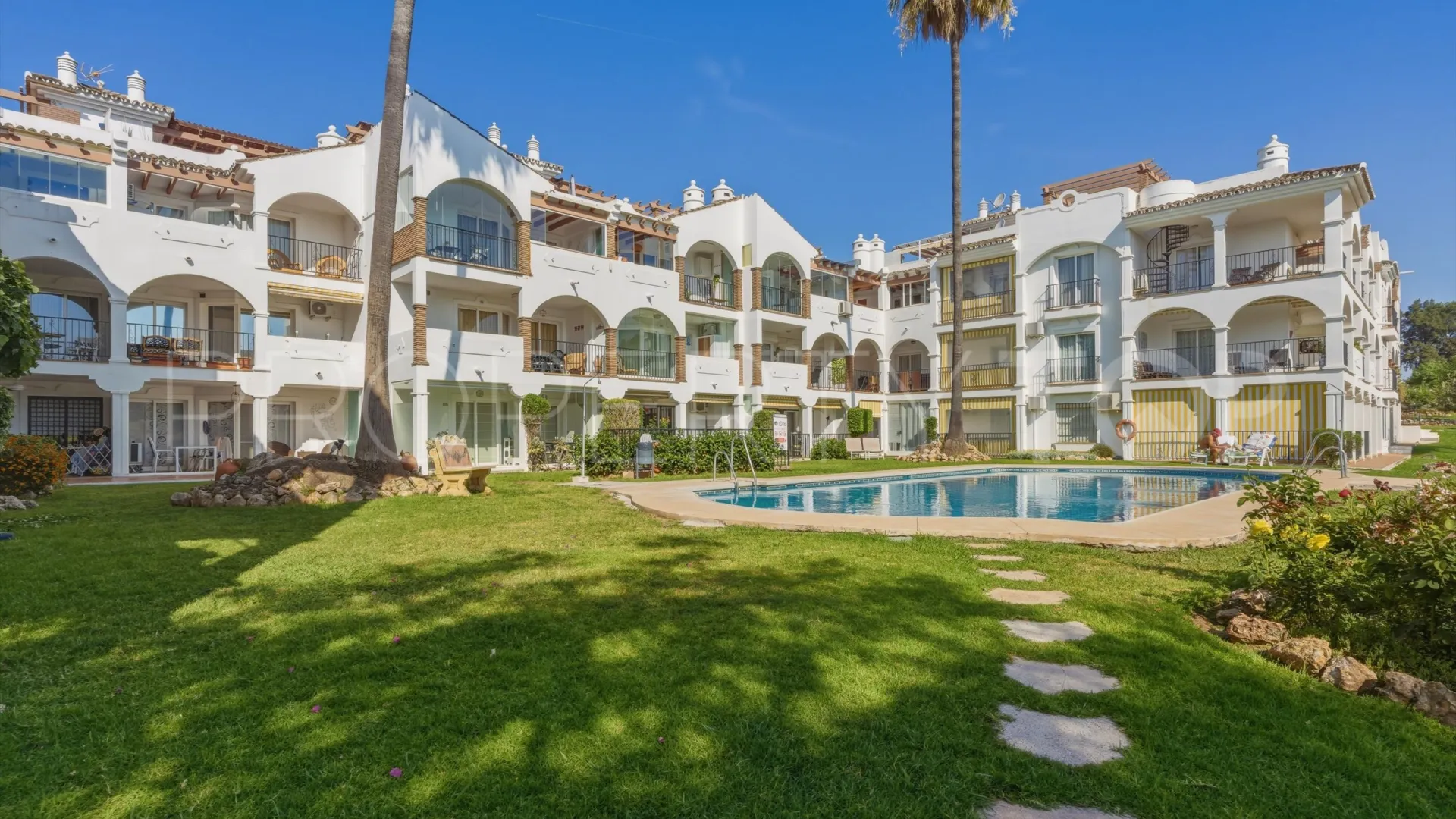 For sale 2 bedrooms ground floor apartment in Mijas Golf
