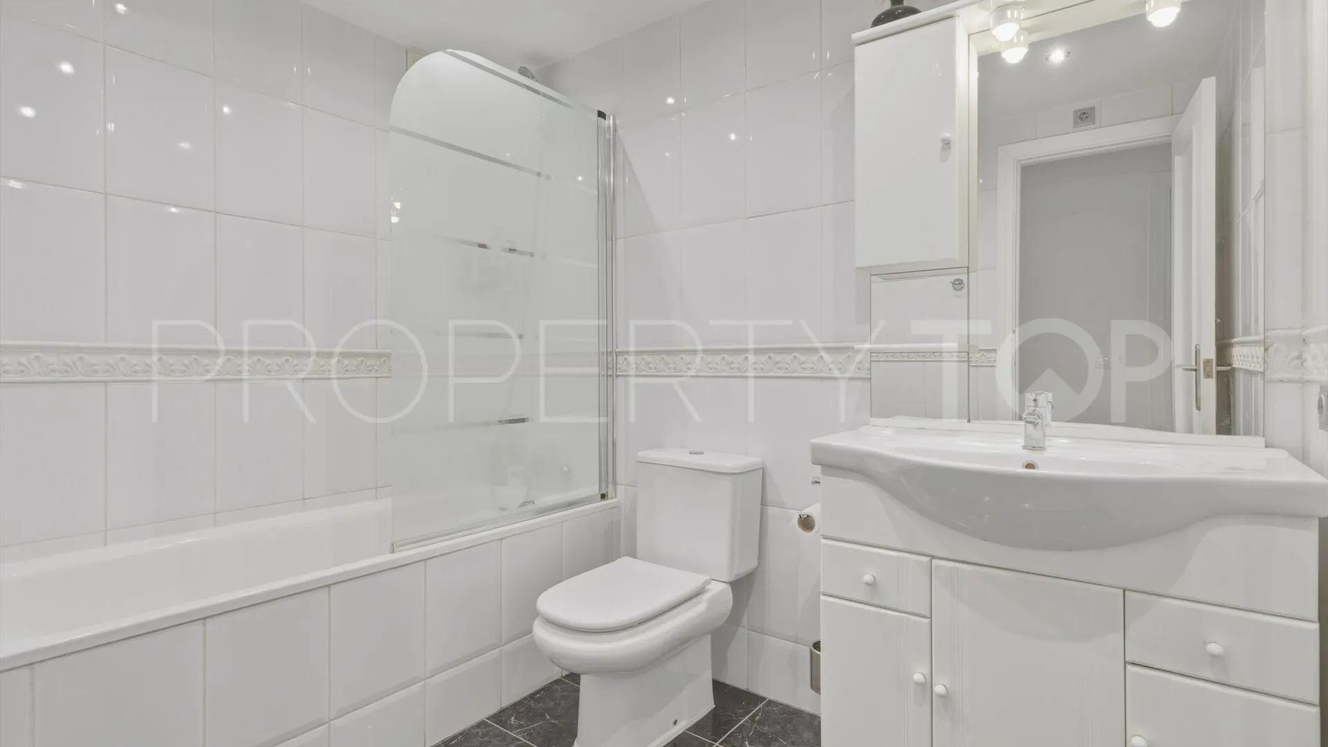 For sale 2 bedrooms ground floor apartment in Mijas Golf