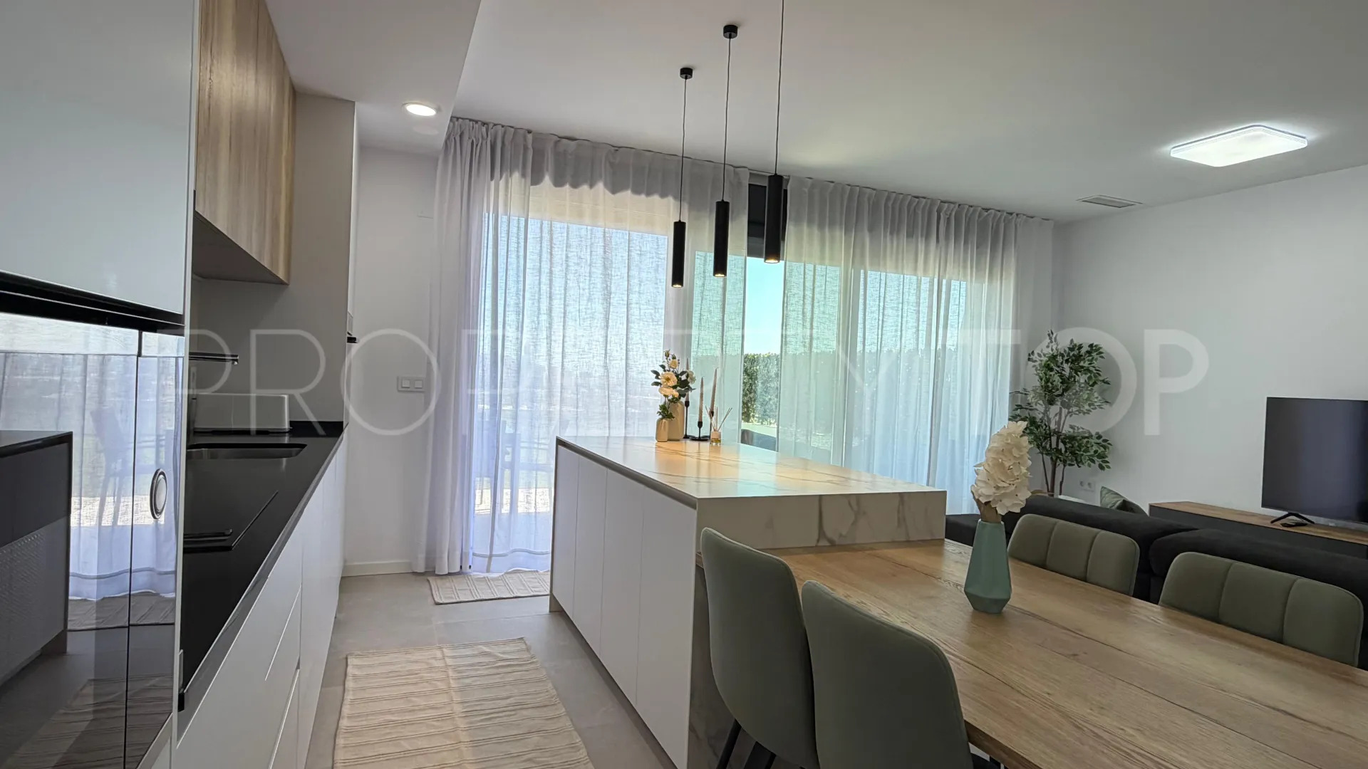 Apartamento de 2 dormitorios en venta en Finestrat