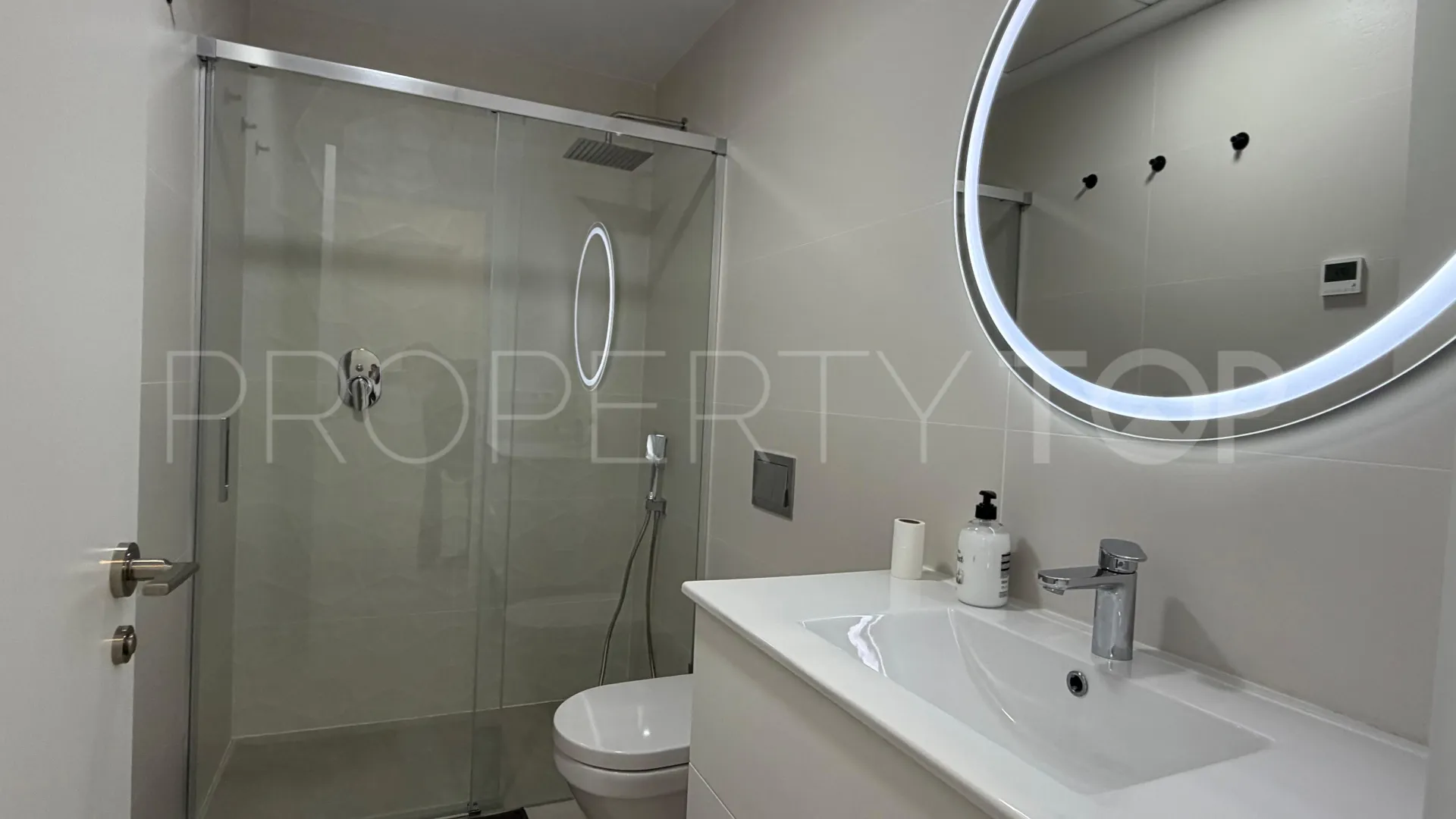 Apartamento de 2 dormitorios en venta en Finestrat