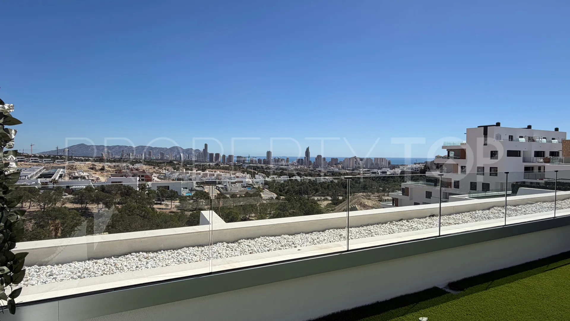 Apartamento de 2 dormitorios en venta en Finestrat