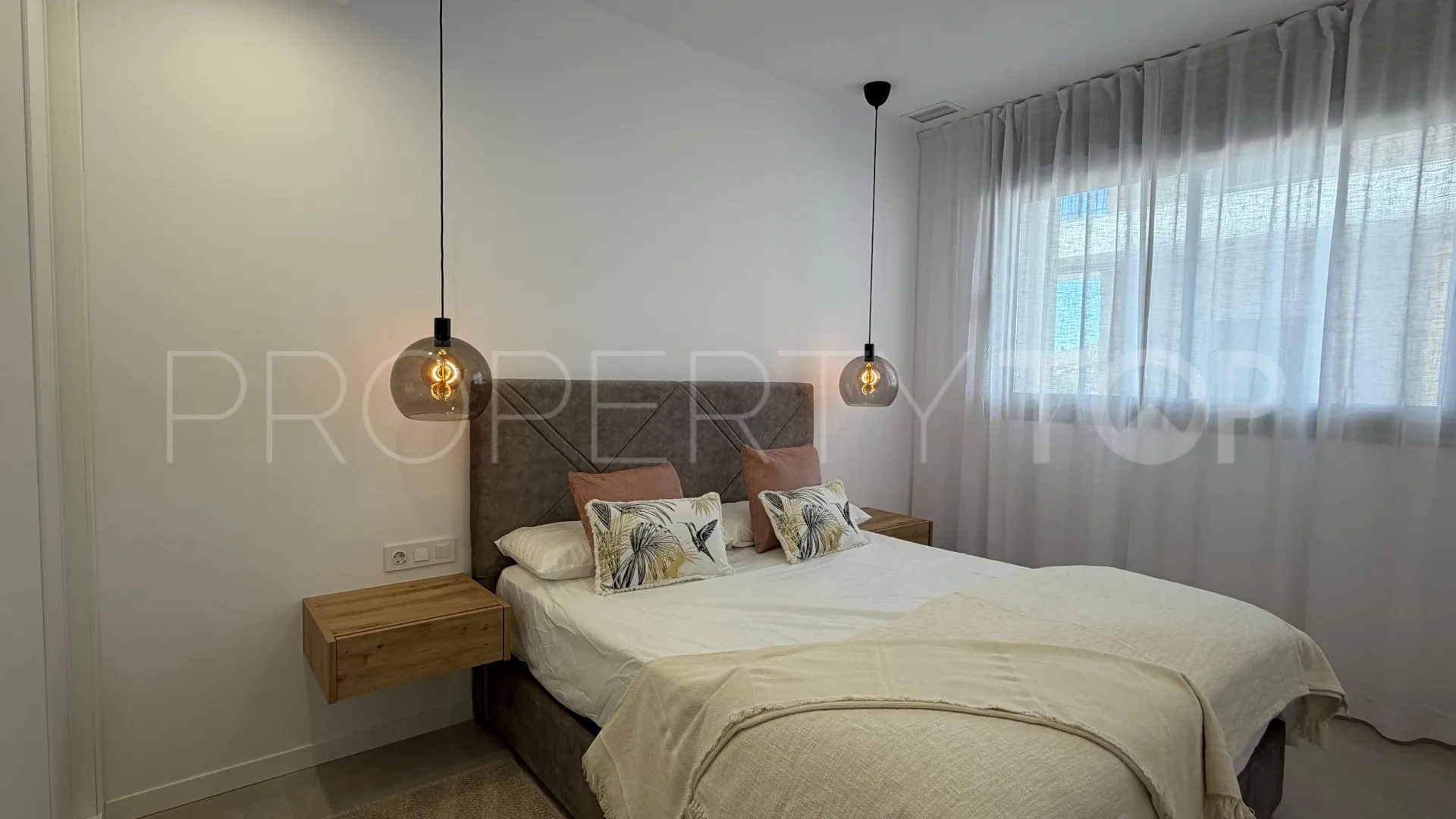Apartamento de 2 dormitorios en venta en Finestrat