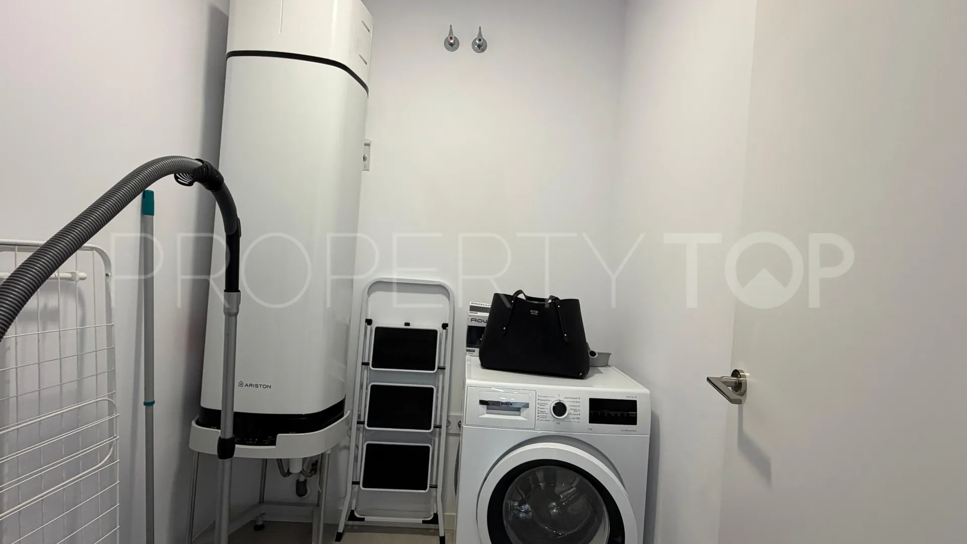 Apartamento de 2 dormitorios en venta en Finestrat