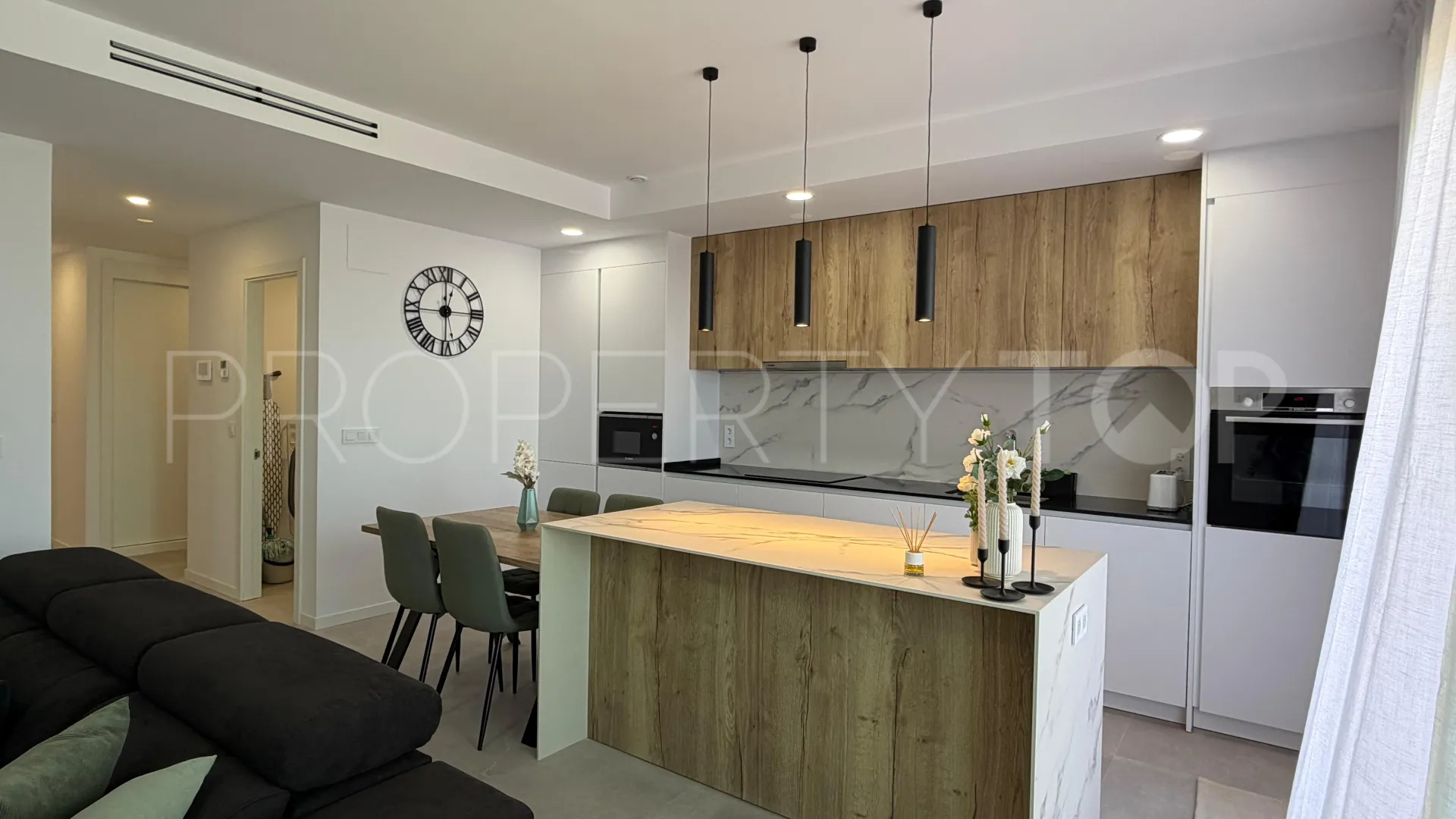 Apartamento de 2 dormitorios en venta en Finestrat