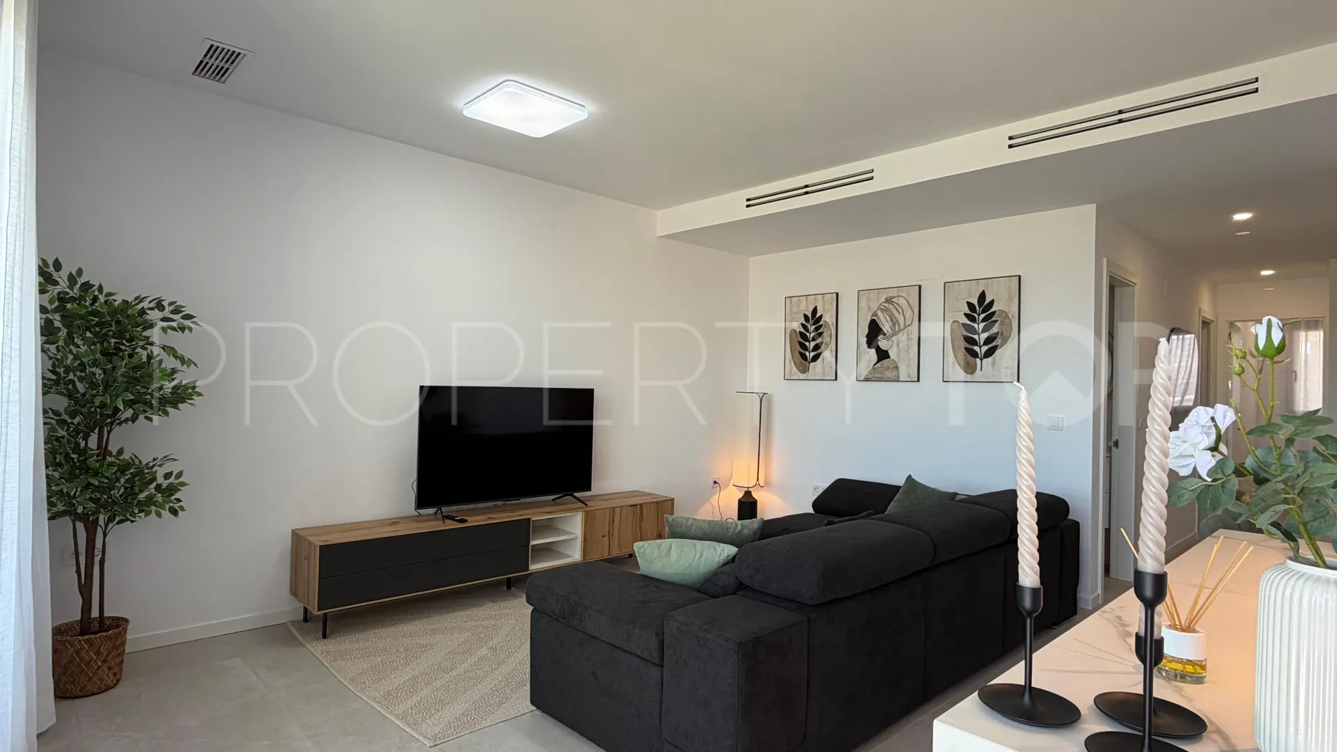 Apartamento de 2 dormitorios en venta en Finestrat
