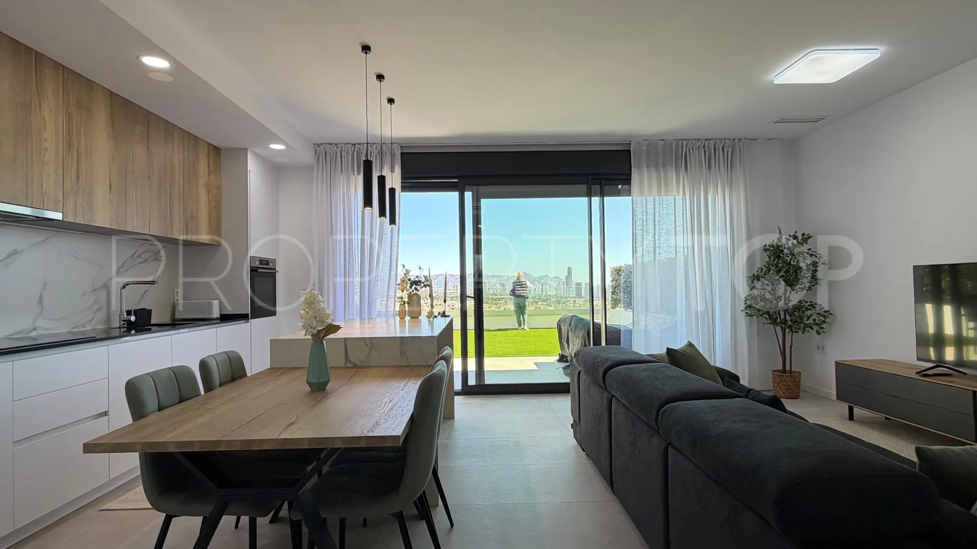 Apartamento de 2 dormitorios en venta en Finestrat
