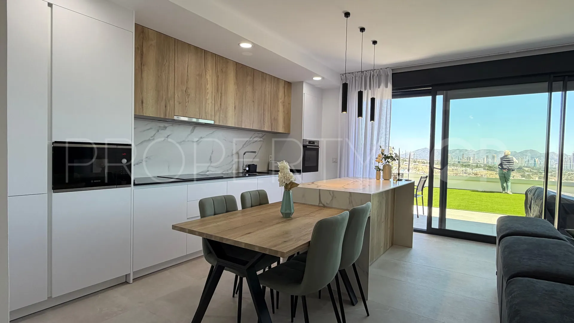 Apartamento de 2 dormitorios en venta en Finestrat