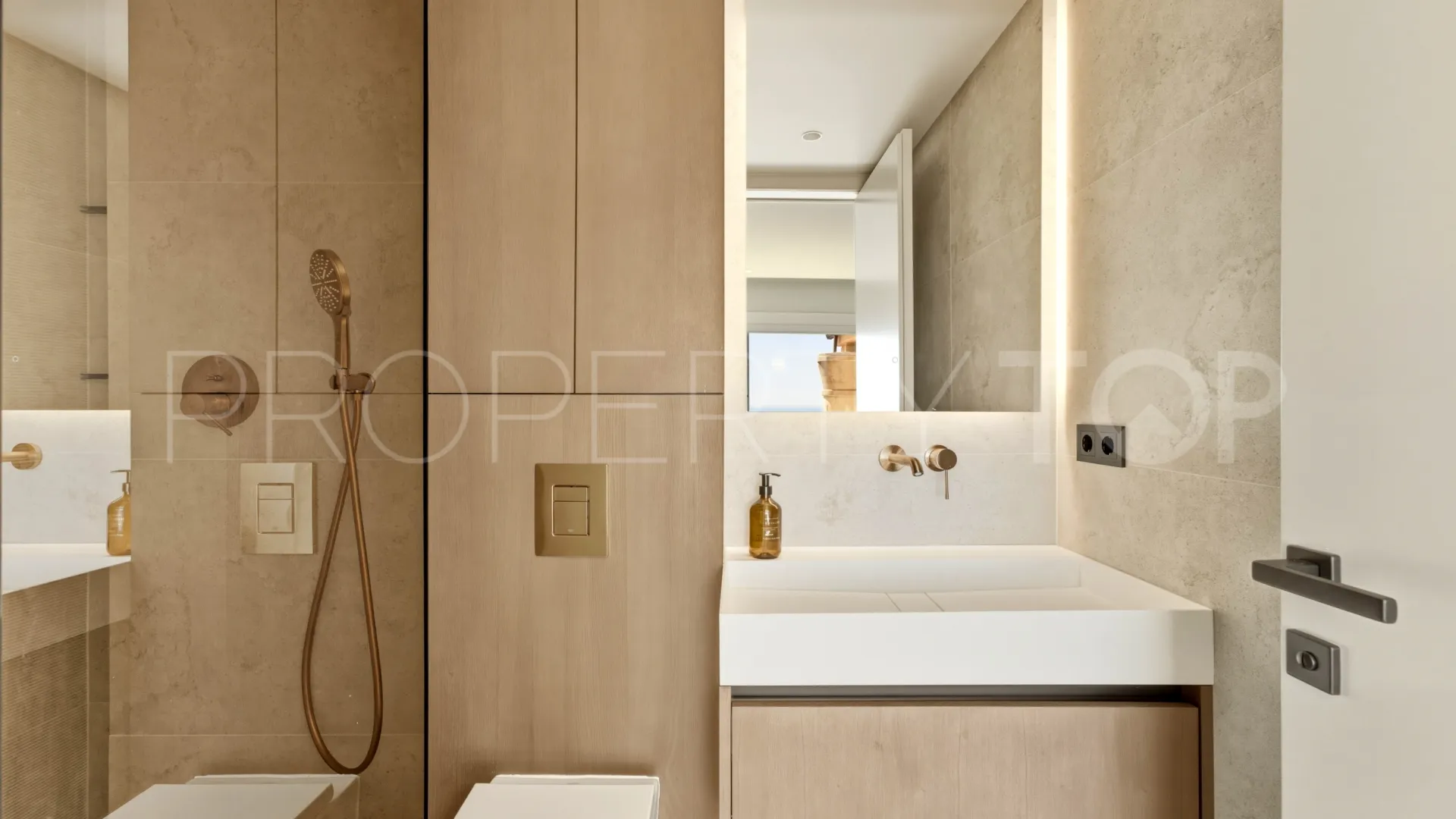 Duplex penthouse for sale in Magna Marbella with 3 bedrooms