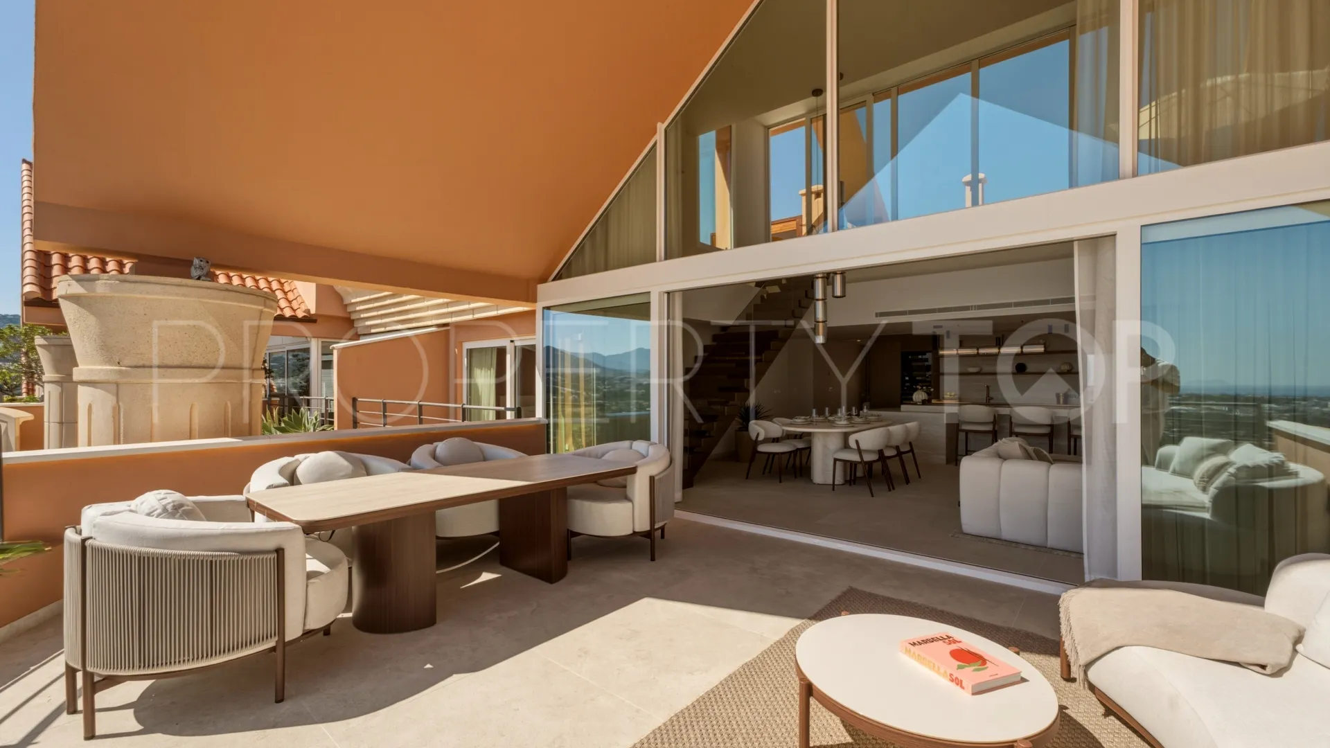 Duplex penthouse for sale in Magna Marbella with 3 bedrooms