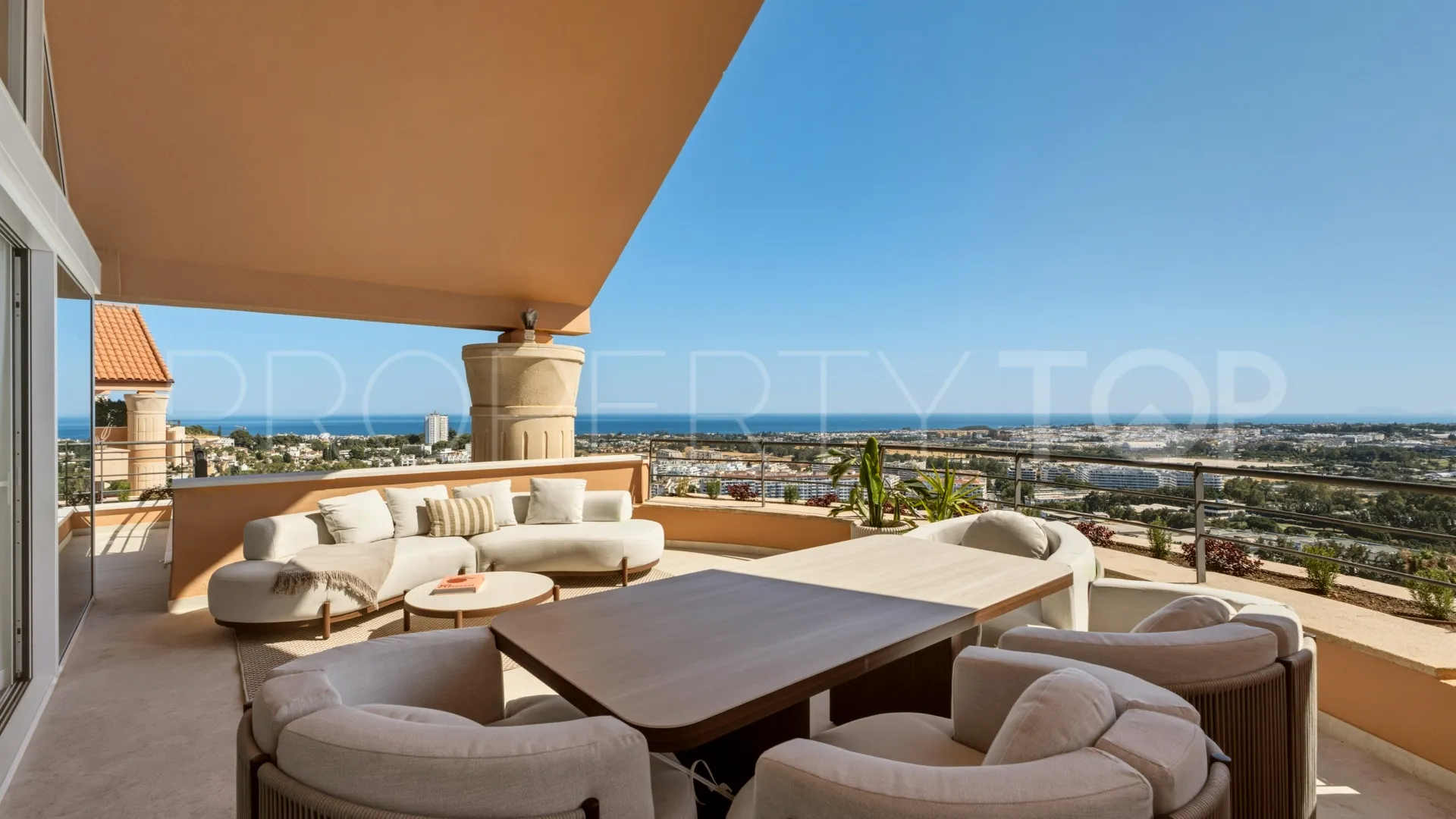 Duplex penthouse for sale in Magna Marbella with 3 bedrooms