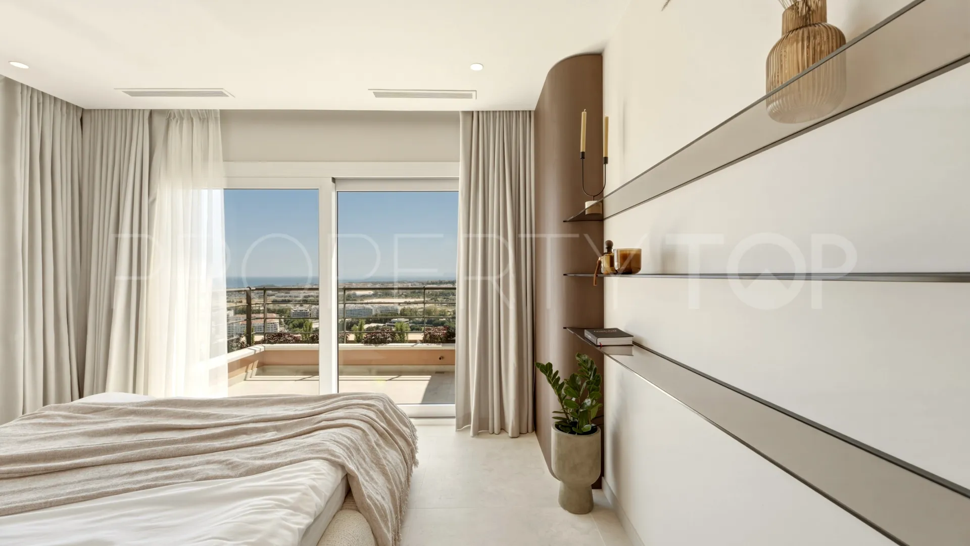 Duplex penthouse for sale in Magna Marbella with 3 bedrooms