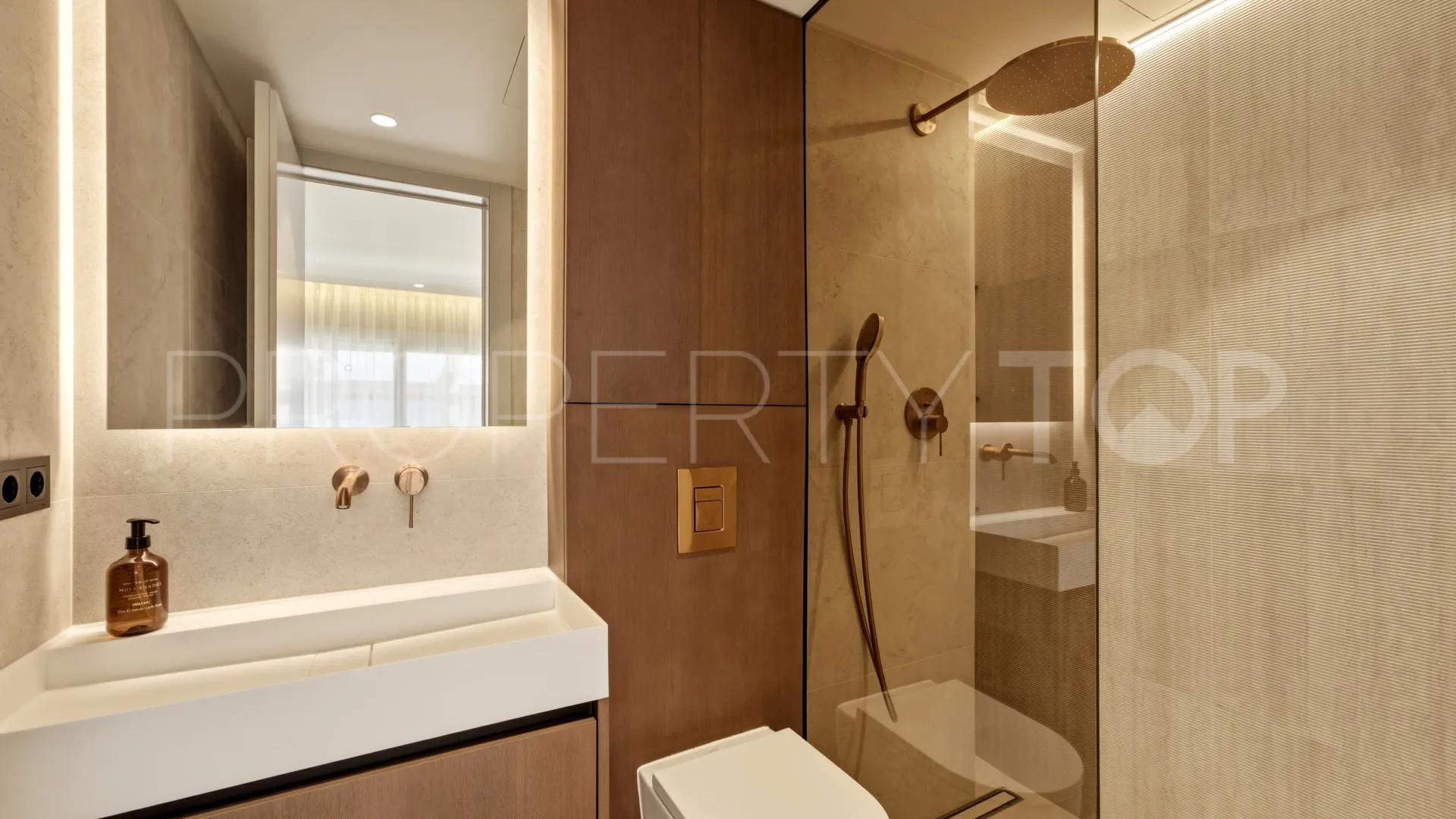Duplex penthouse for sale in Magna Marbella with 3 bedrooms